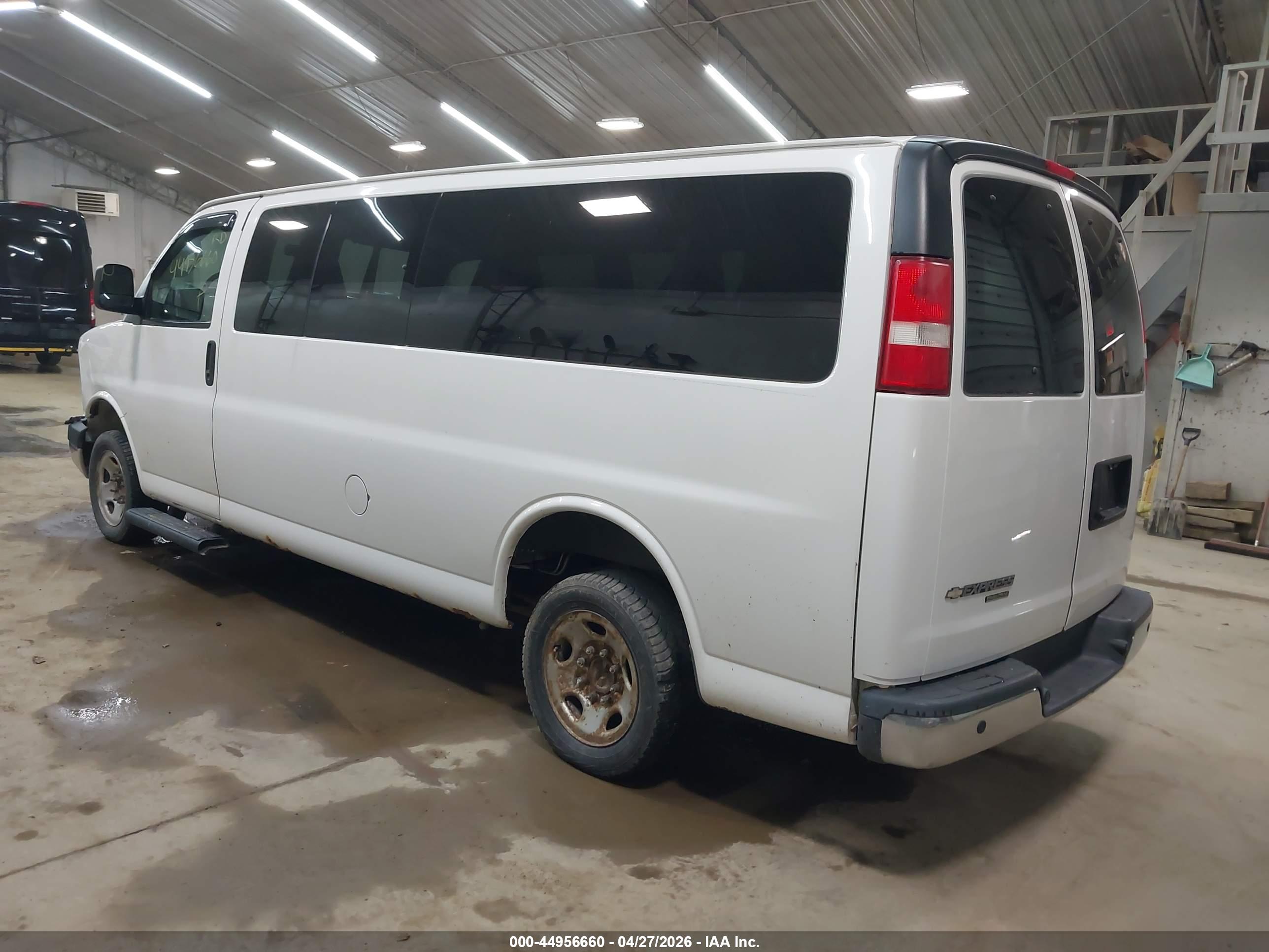 CHEVROLET EXPRESS image 3