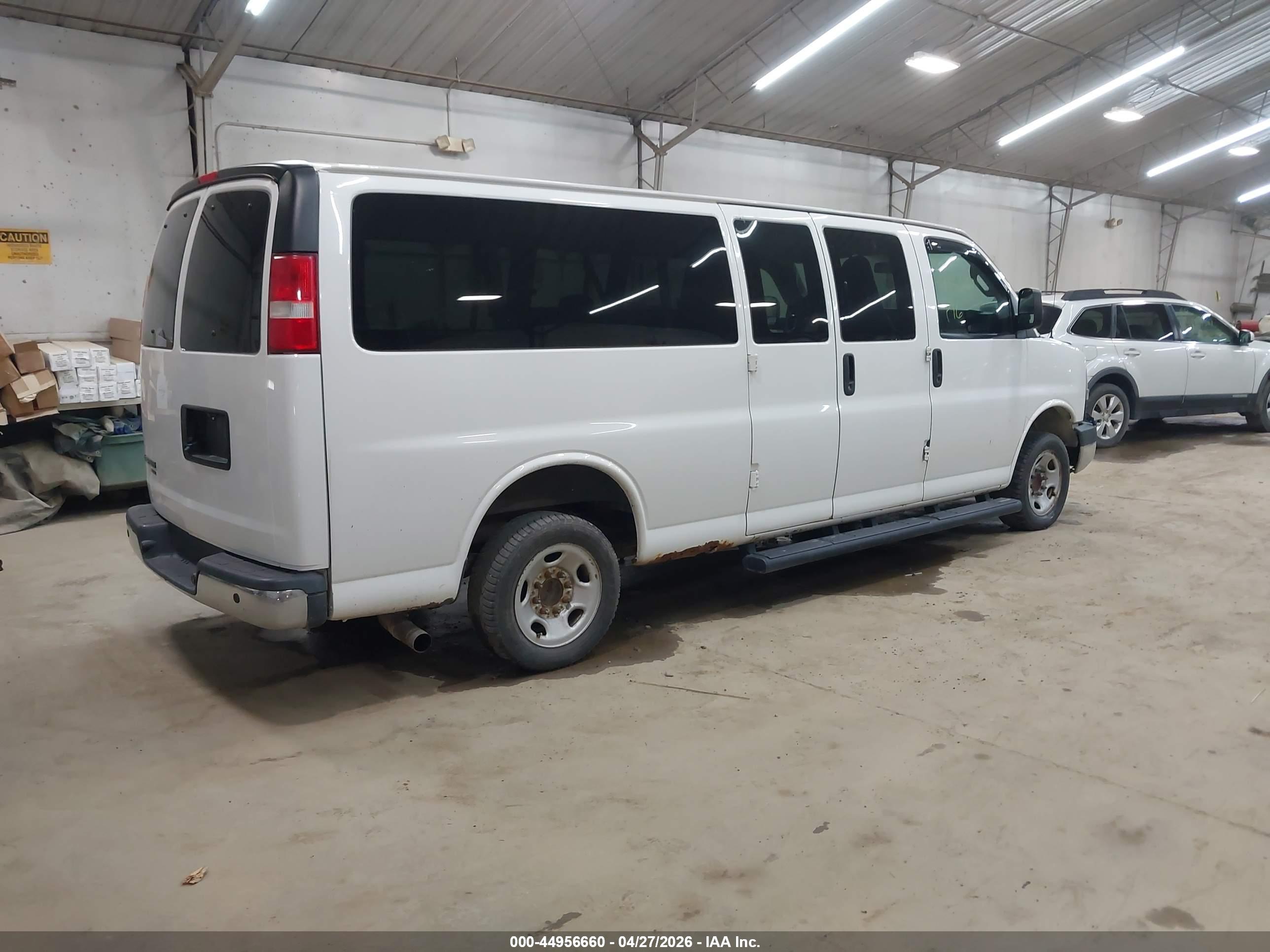 CHEVROLET EXPRESS image 4