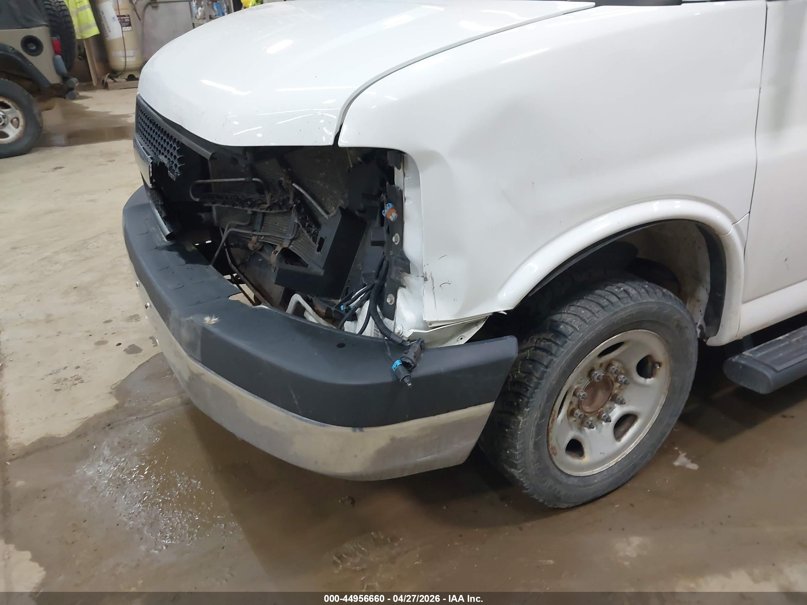 CHEVROLET EXPRESS image 6