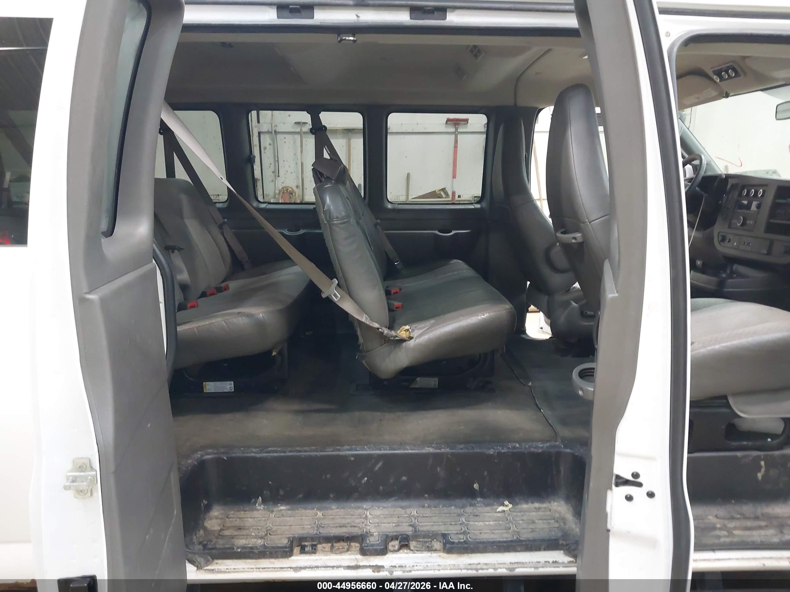 CHEVROLET EXPRESS image 8