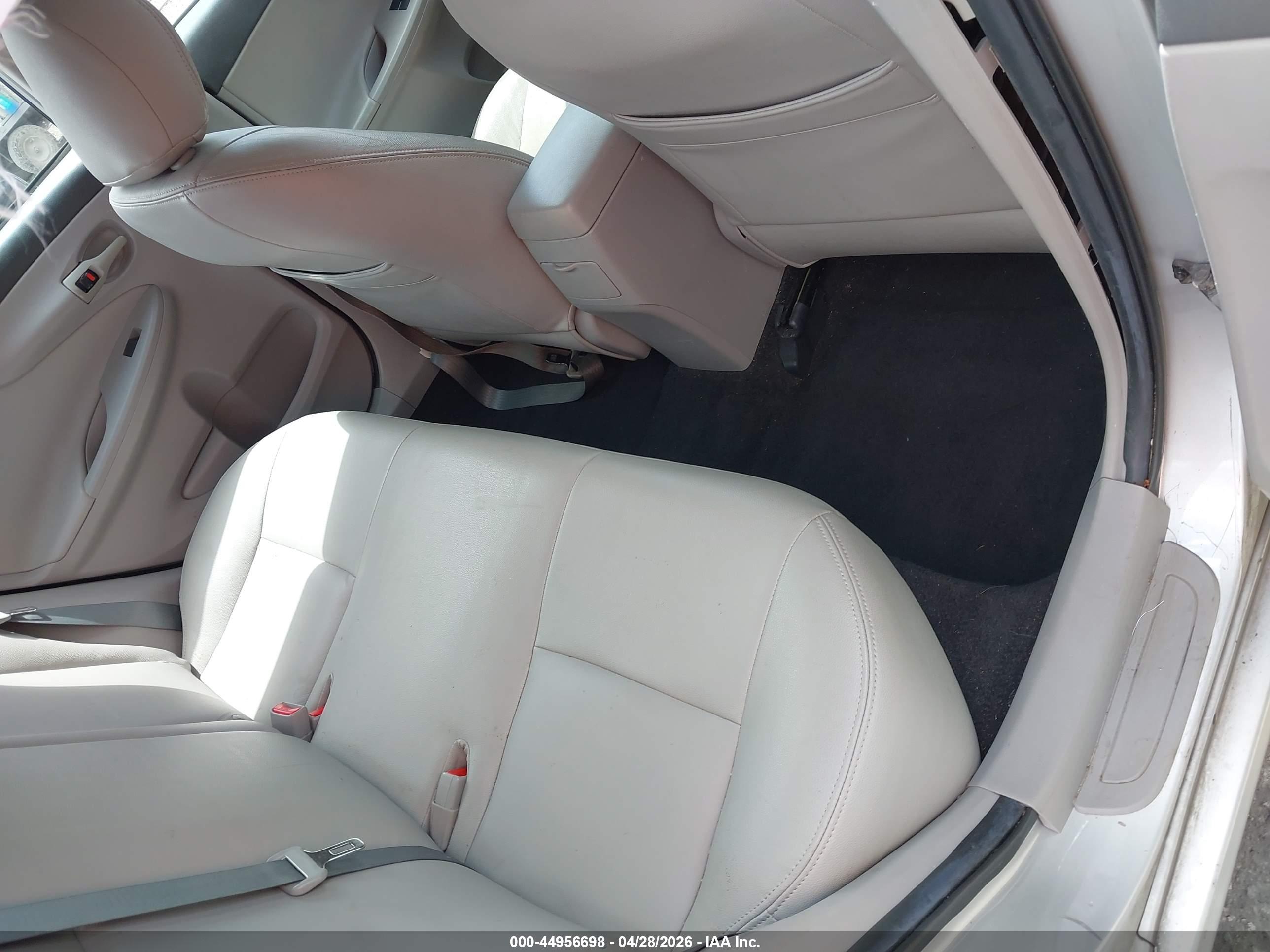 TOYOTA COROLLA image 8