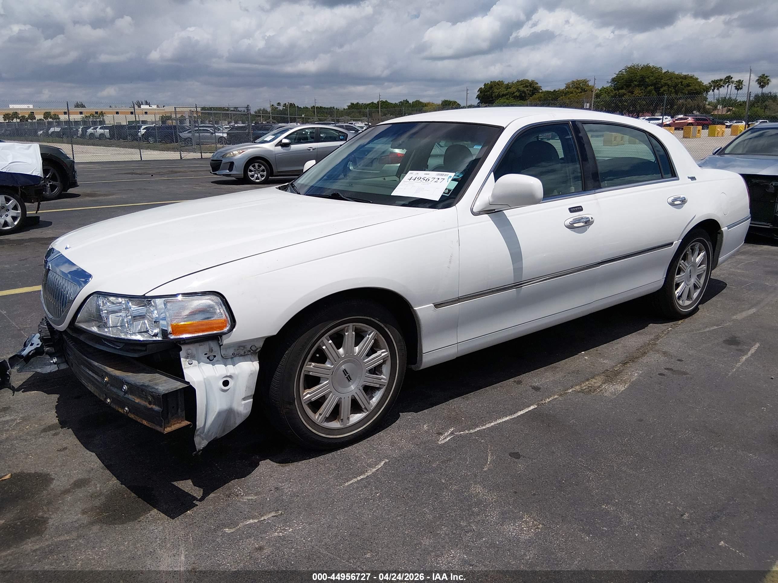 LINCOLN TOWN image 2