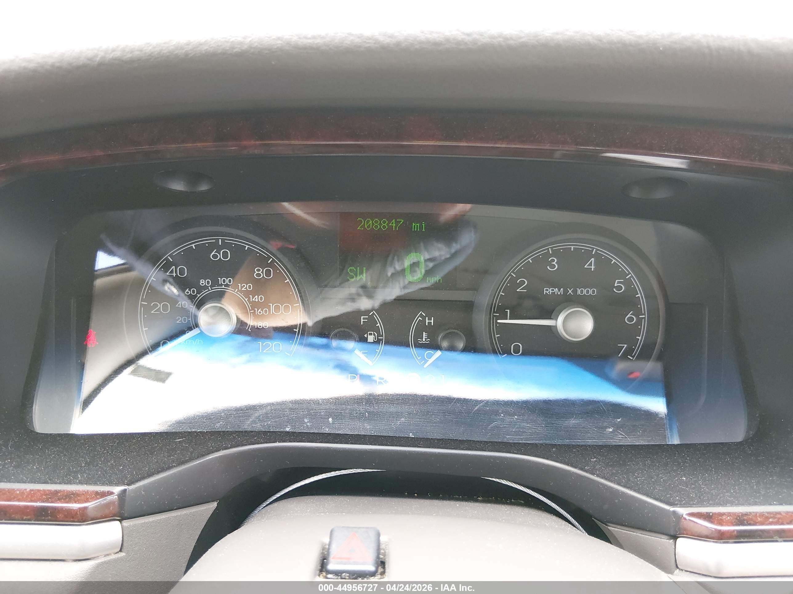 LINCOLN TOWN image 7