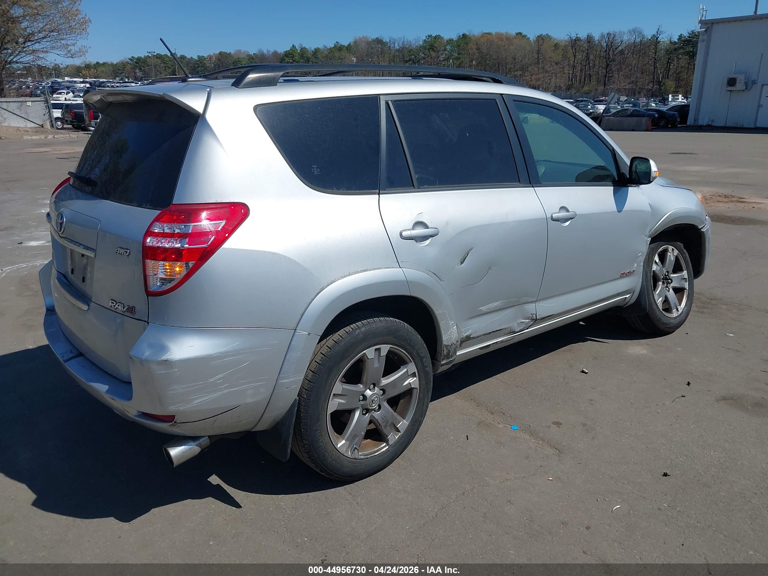 TOYOTA RAV4 image 4