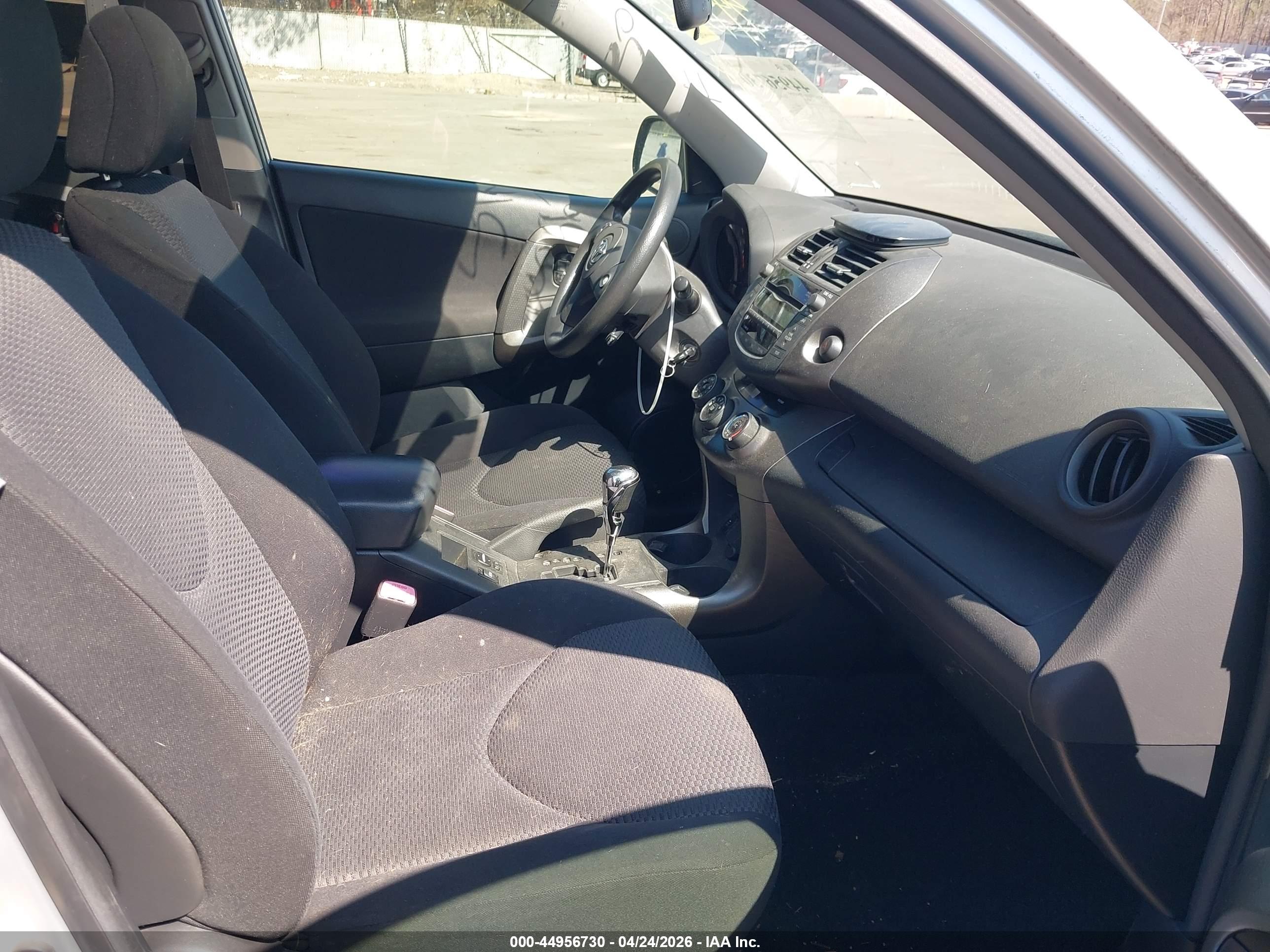 TOYOTA RAV4 image 5