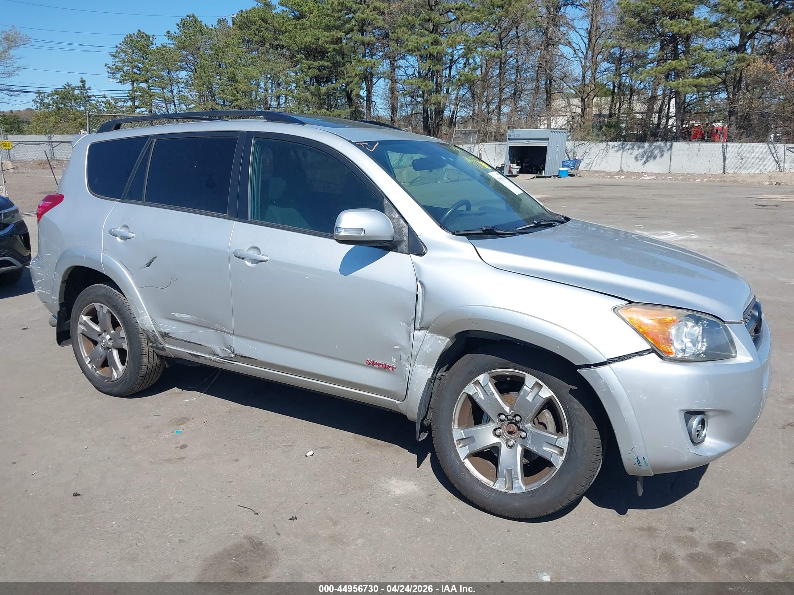 TOYOTA RAV4 image 6