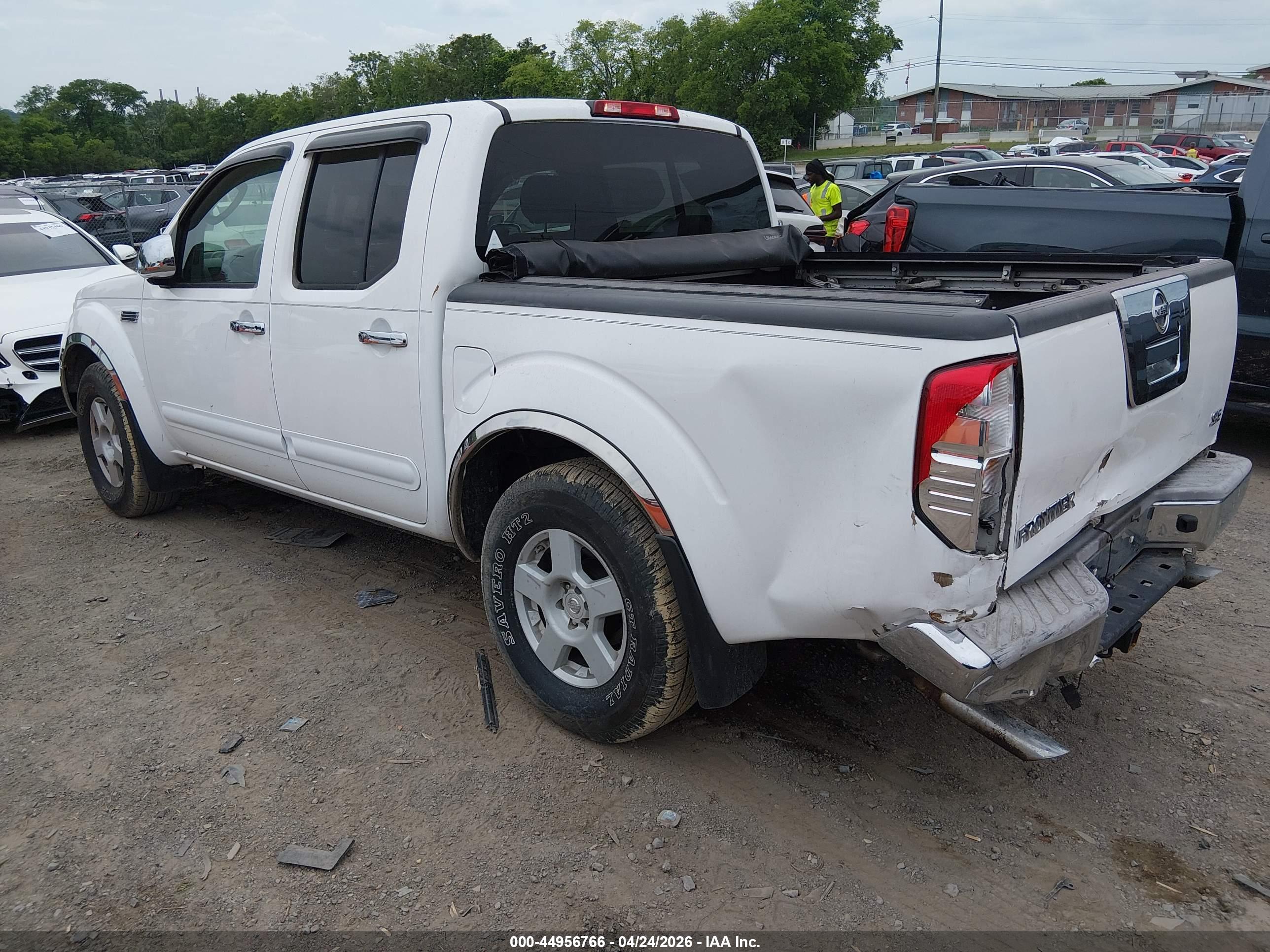NISSAN FRONTIER image 3