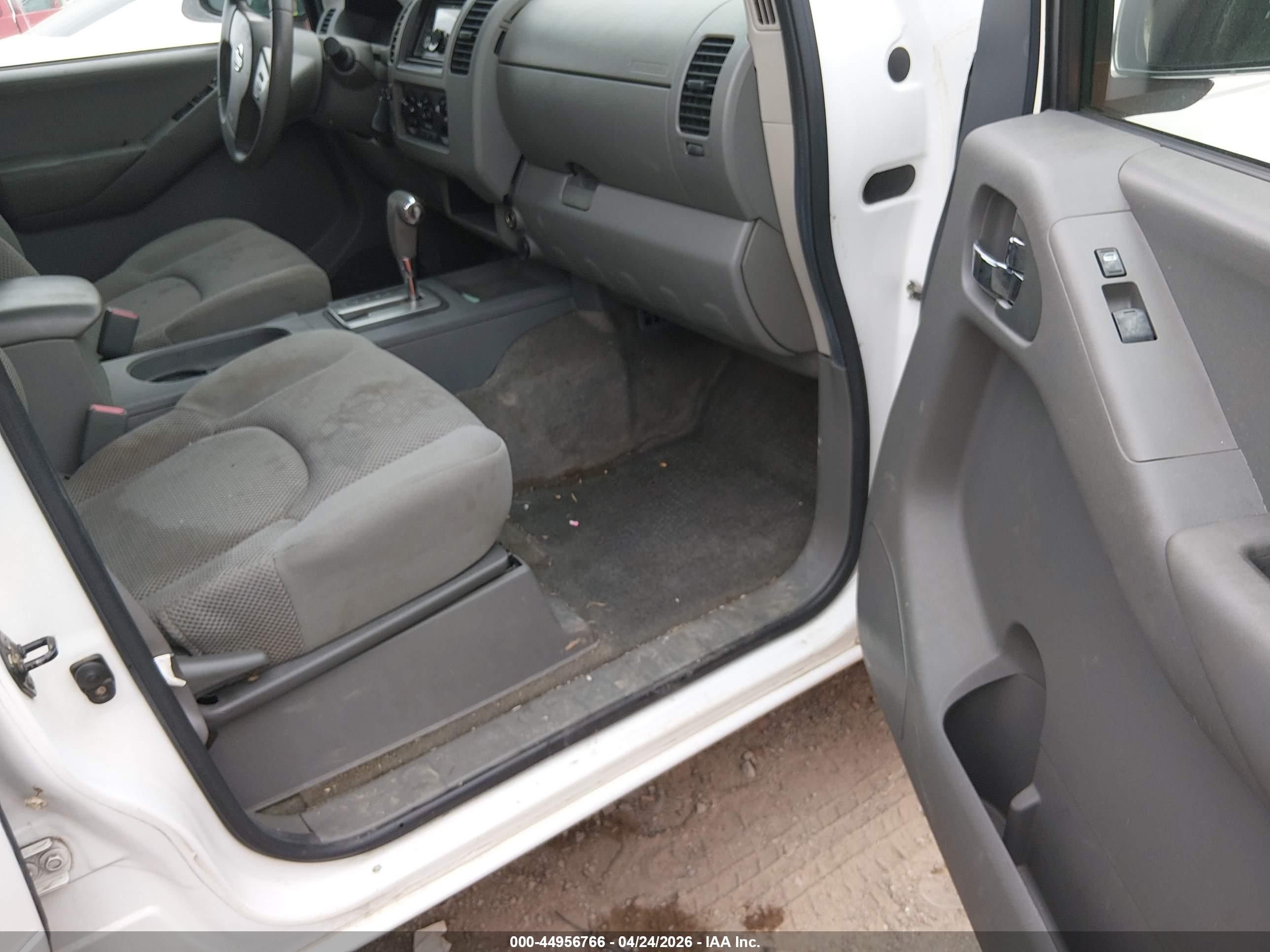 NISSAN FRONTIER image 5