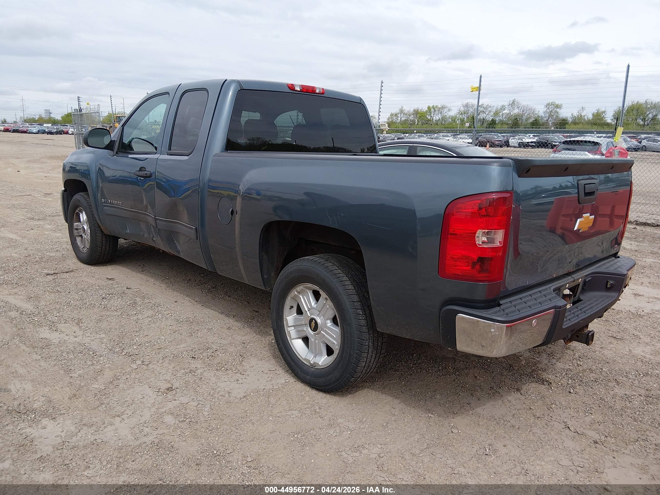 CHEVROLET SILVERADO image 3