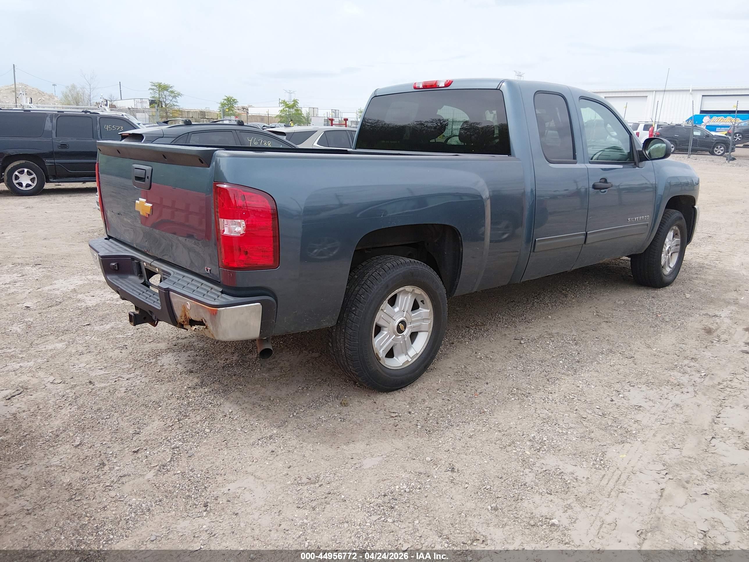 CHEVROLET SILVERADO image 4