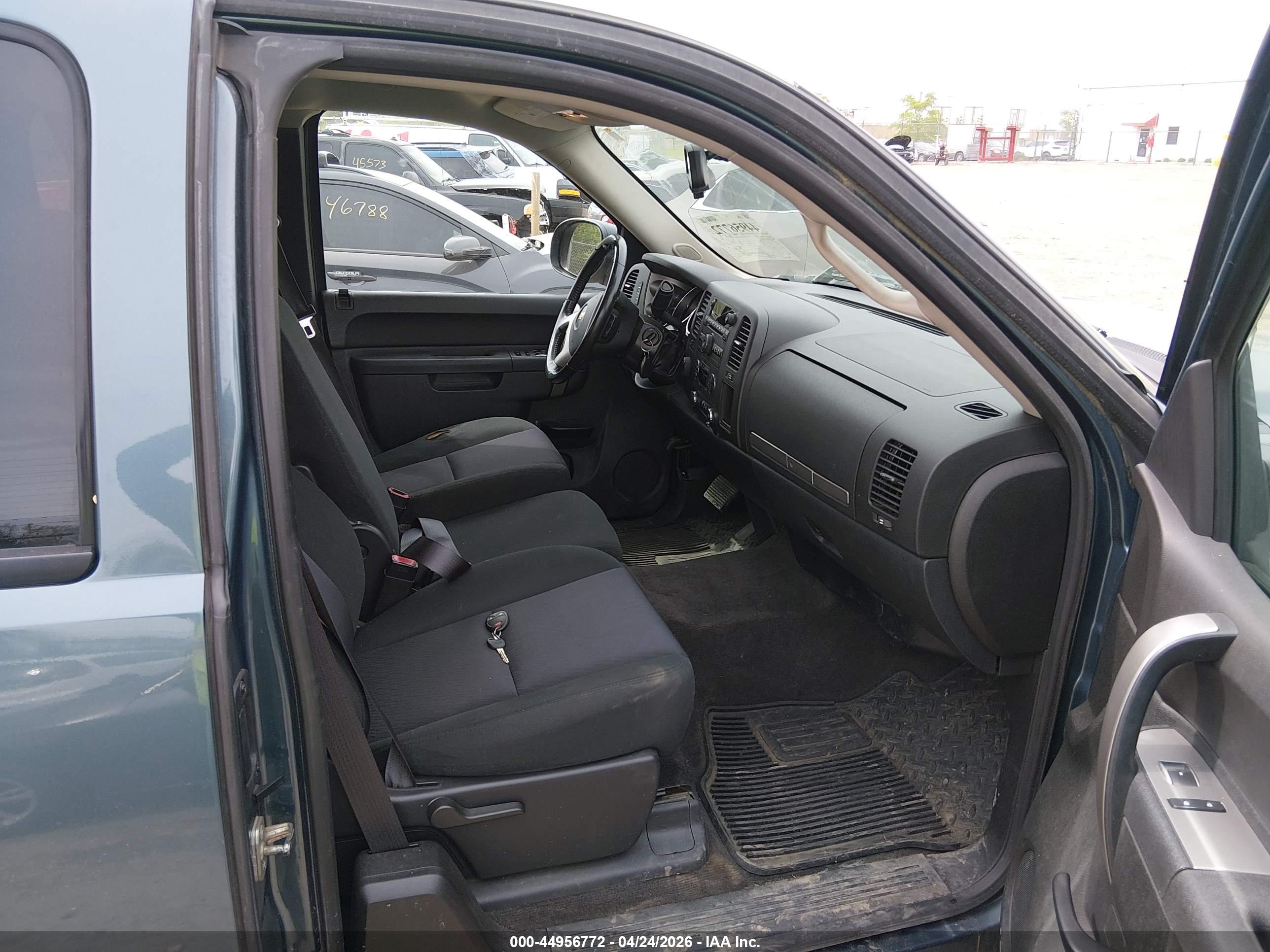 CHEVROLET SILVERADO image 5