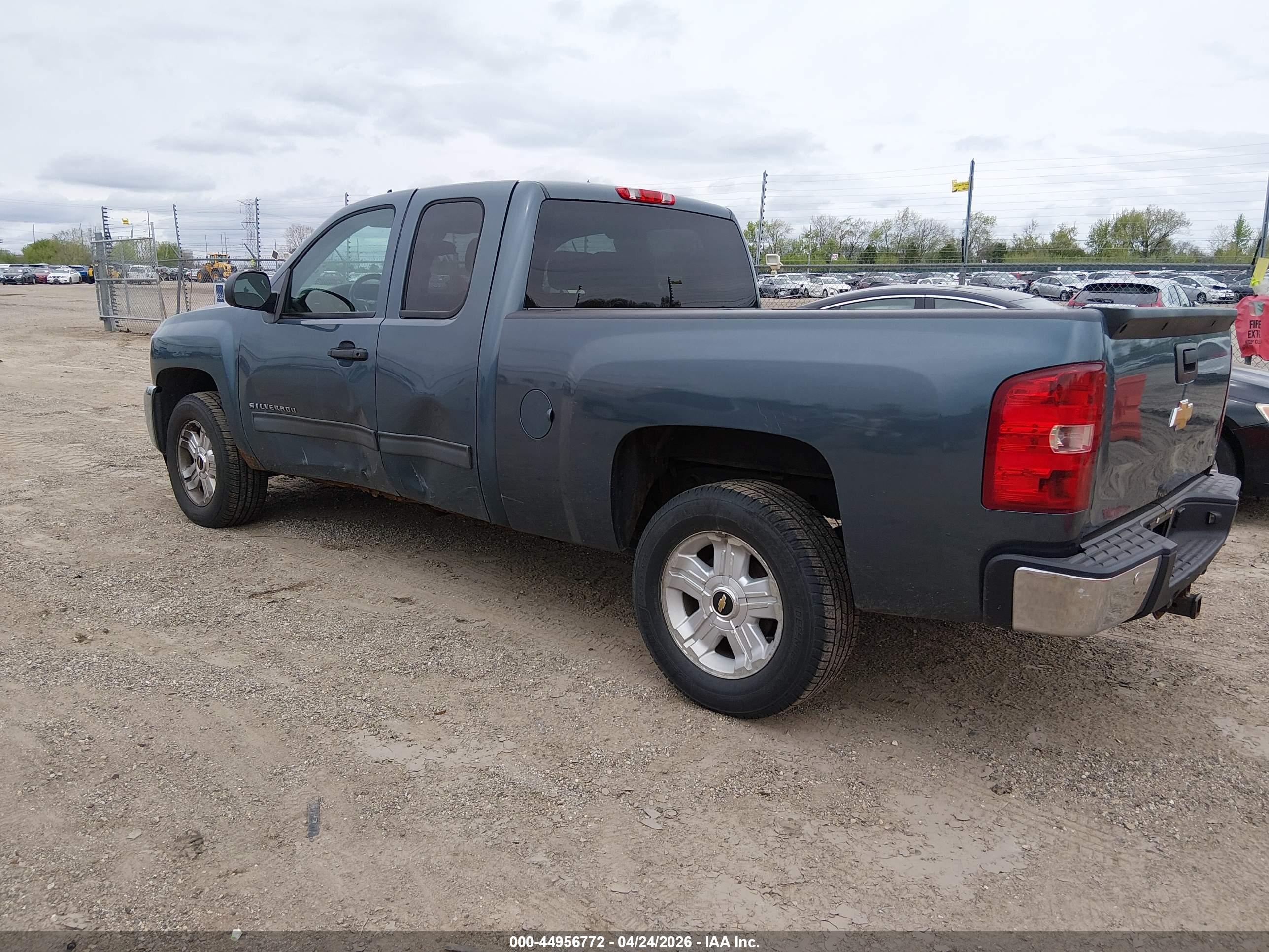 CHEVROLET SILVERADO image 6