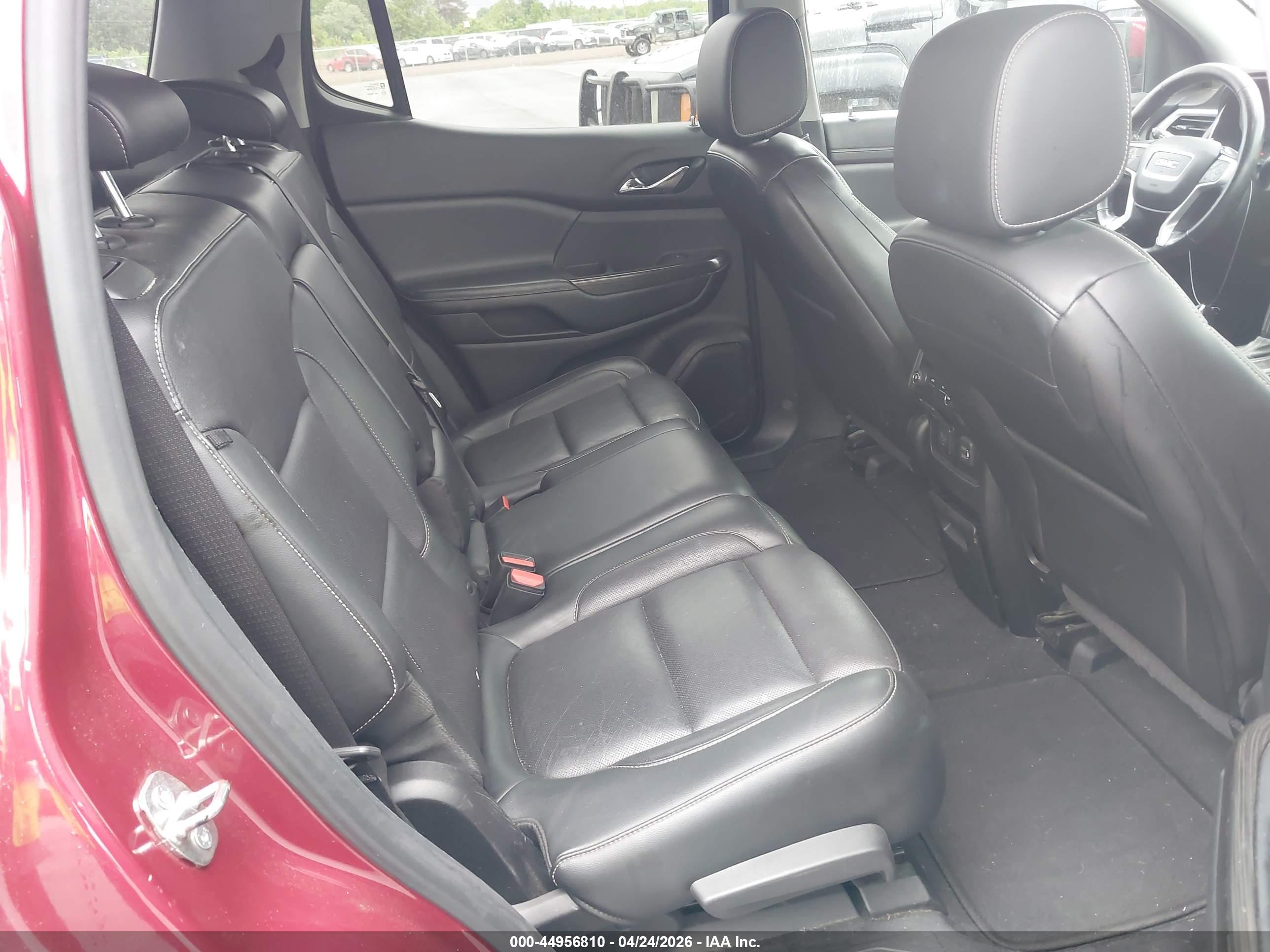 GMC ACADIA image 8