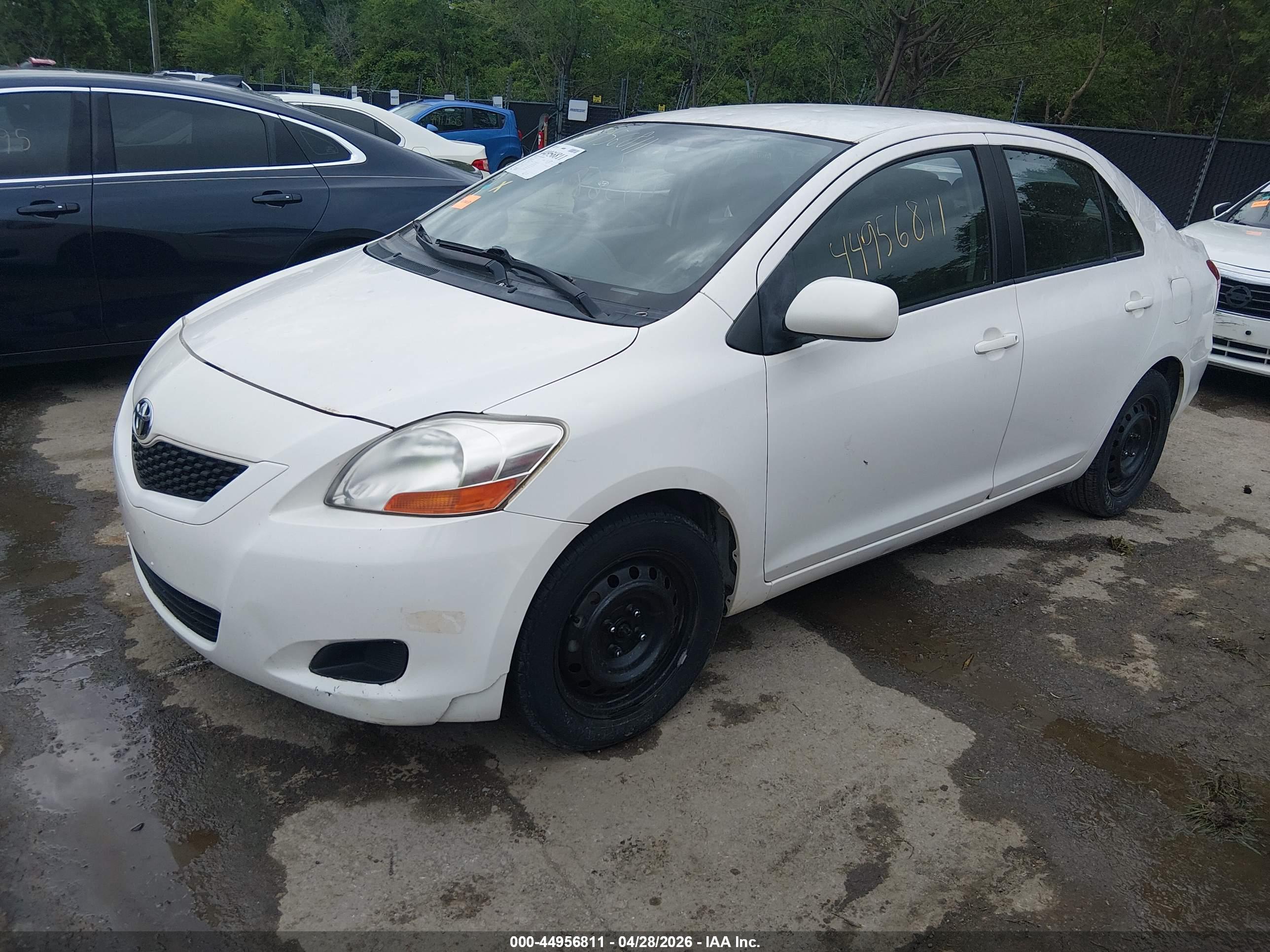 TOYOTA YARIS image 2