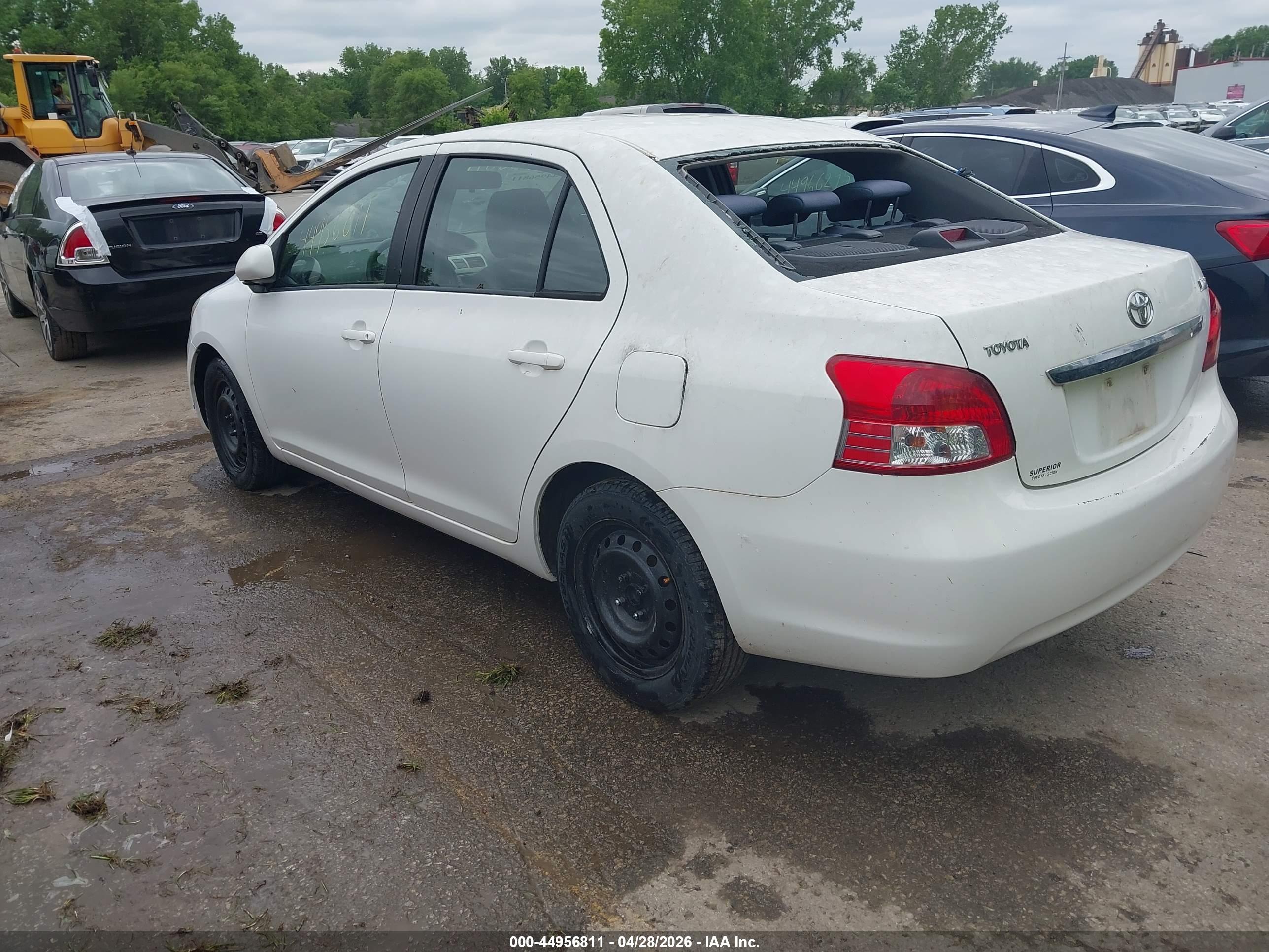 TOYOTA YARIS image 3