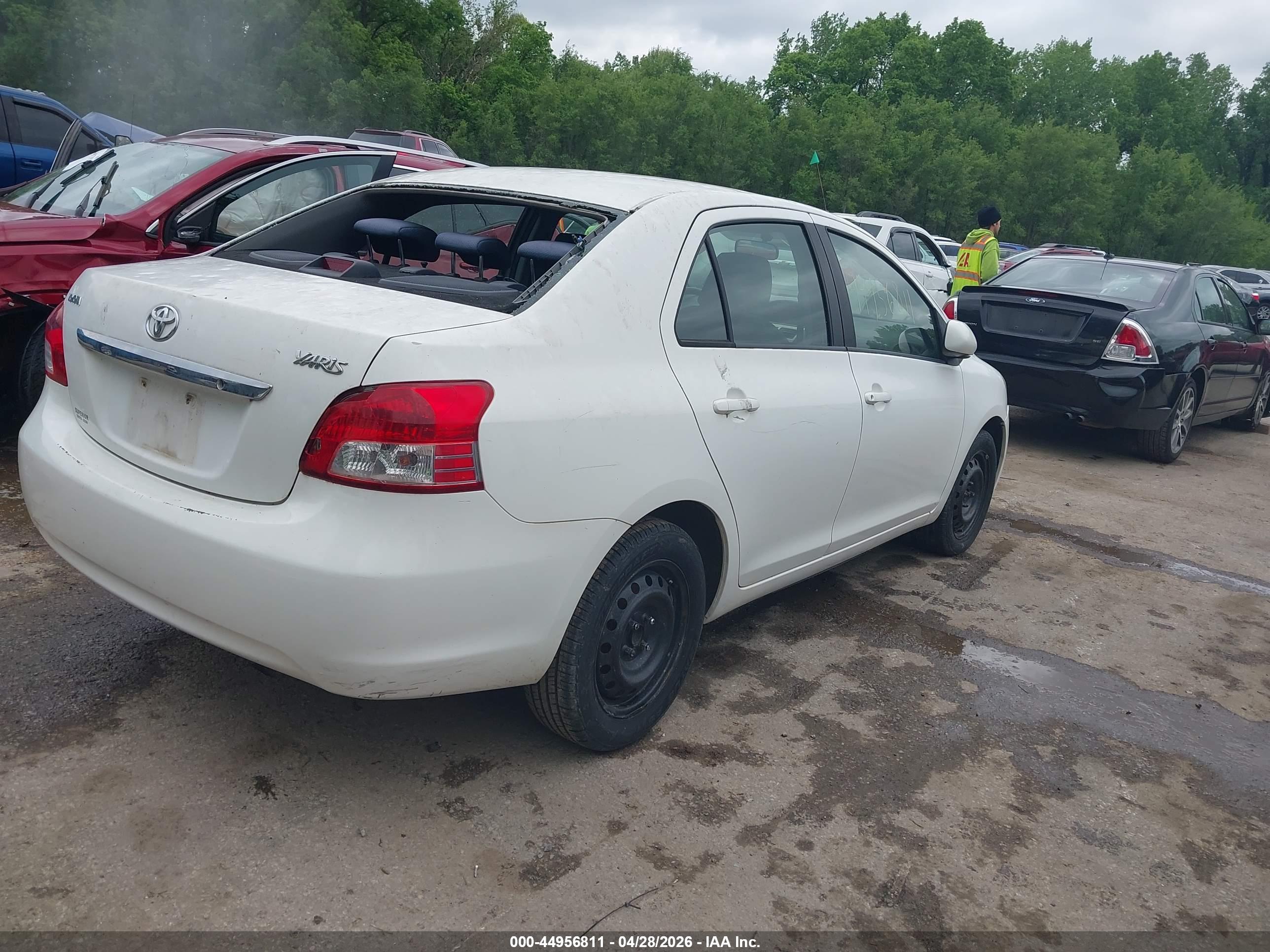 TOYOTA YARIS image 4