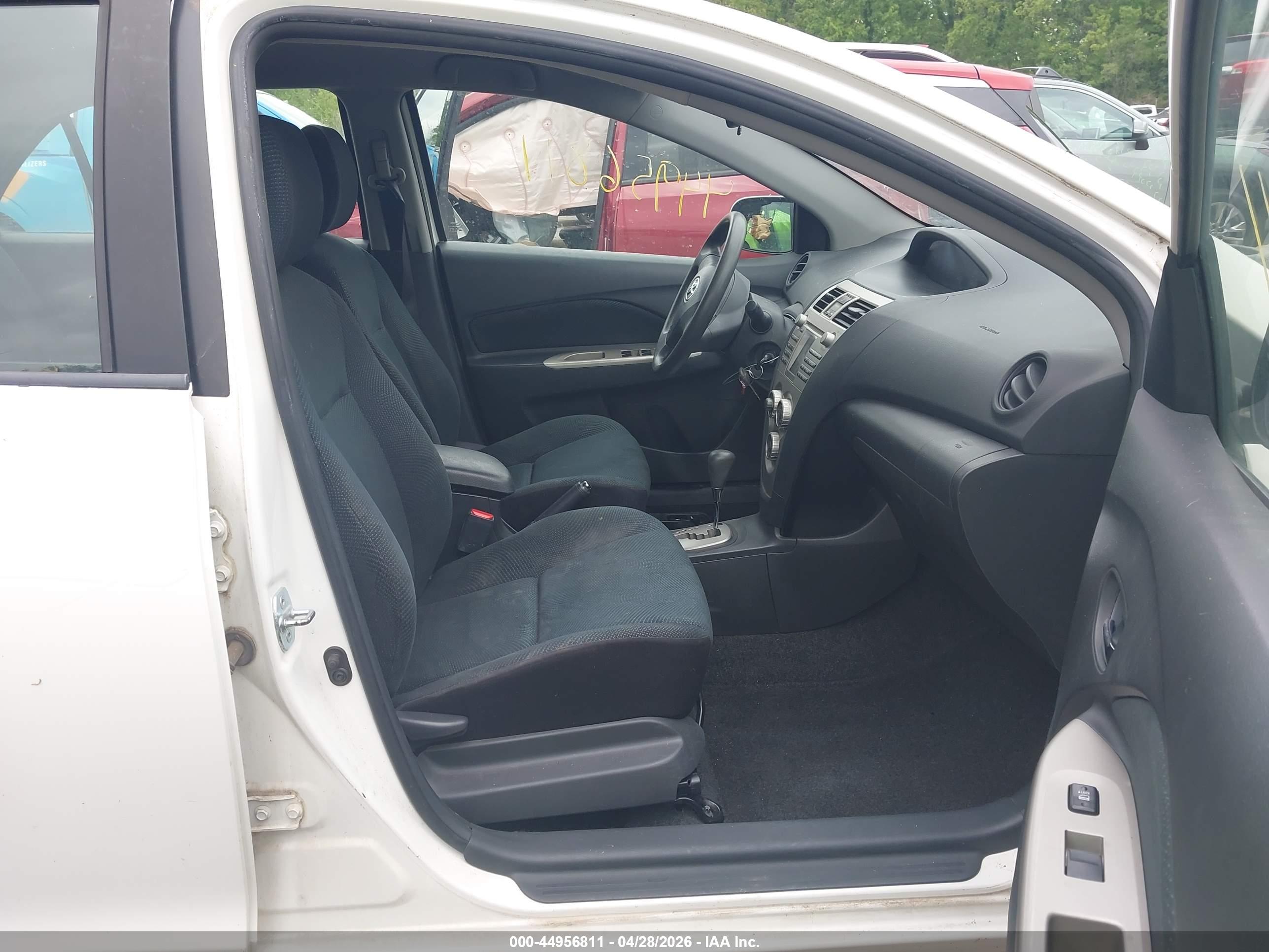 TOYOTA YARIS image 5