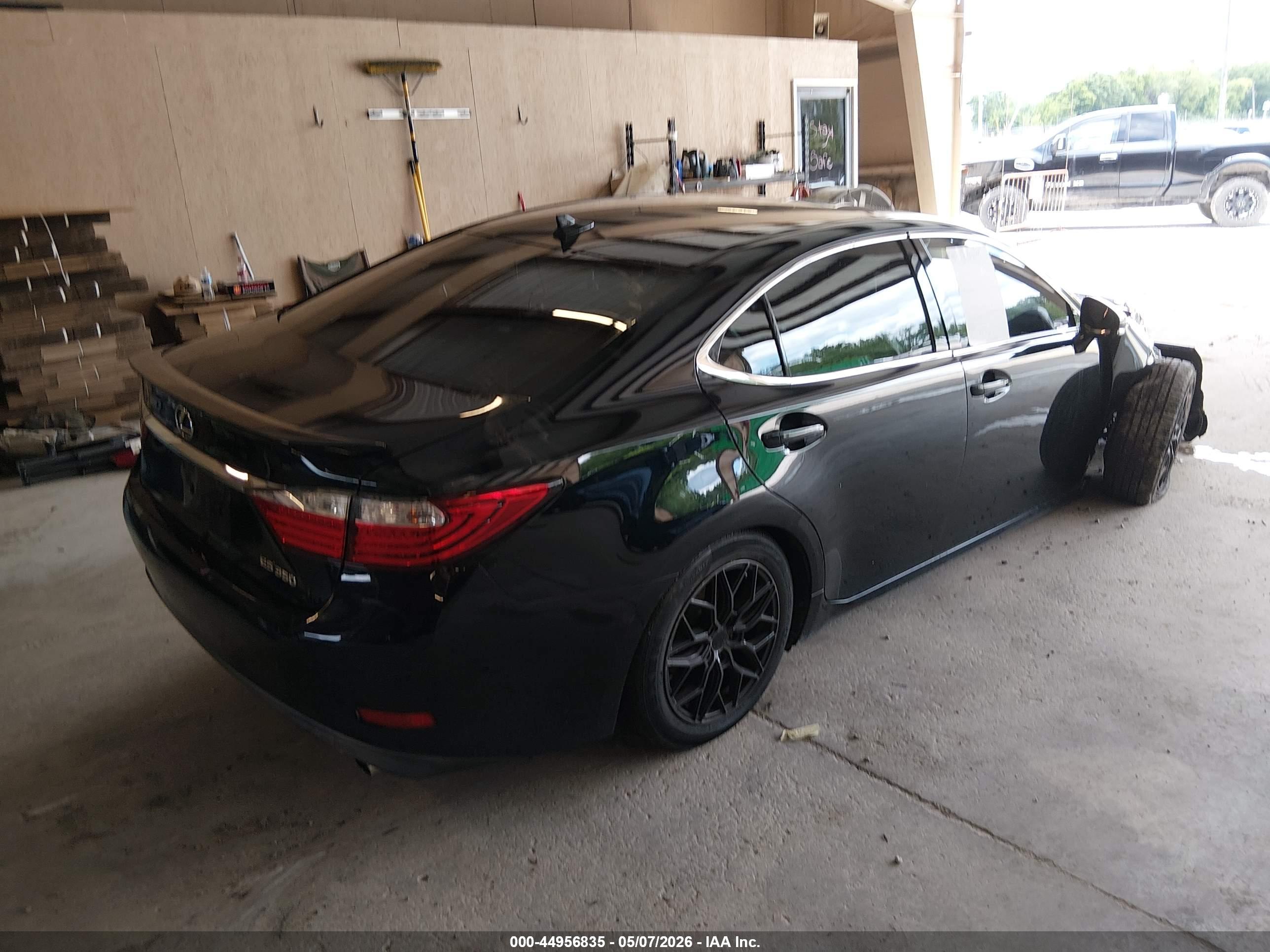 LEXUS ES image 4