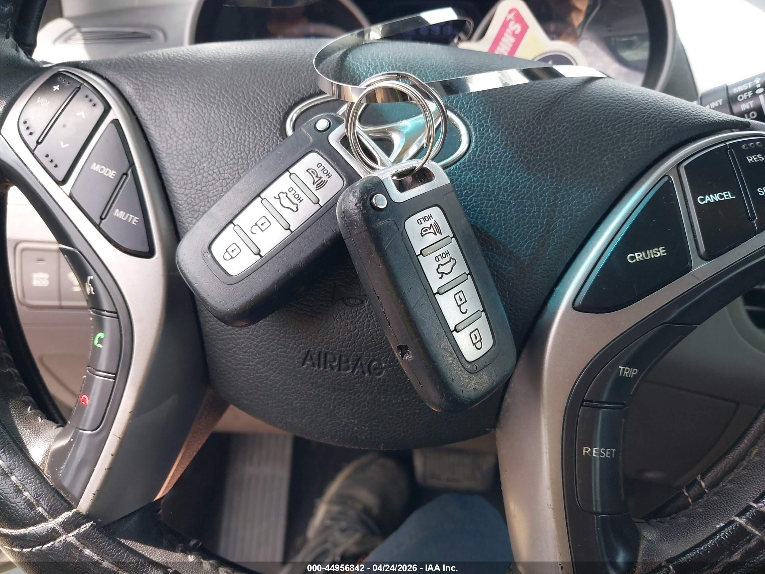 HYUNDAI ELANTRA image 11
