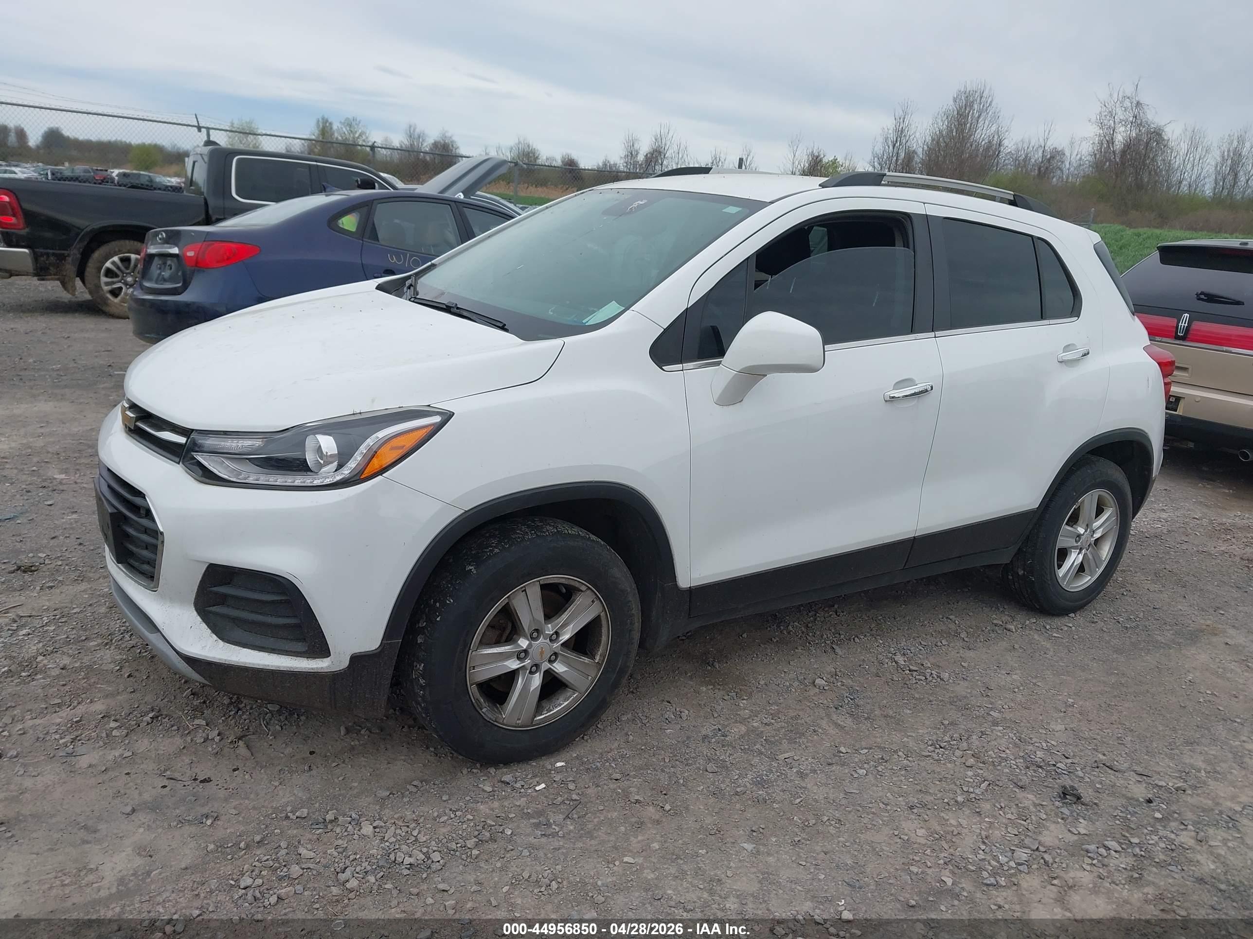 CHEVROLET TRAX image 2