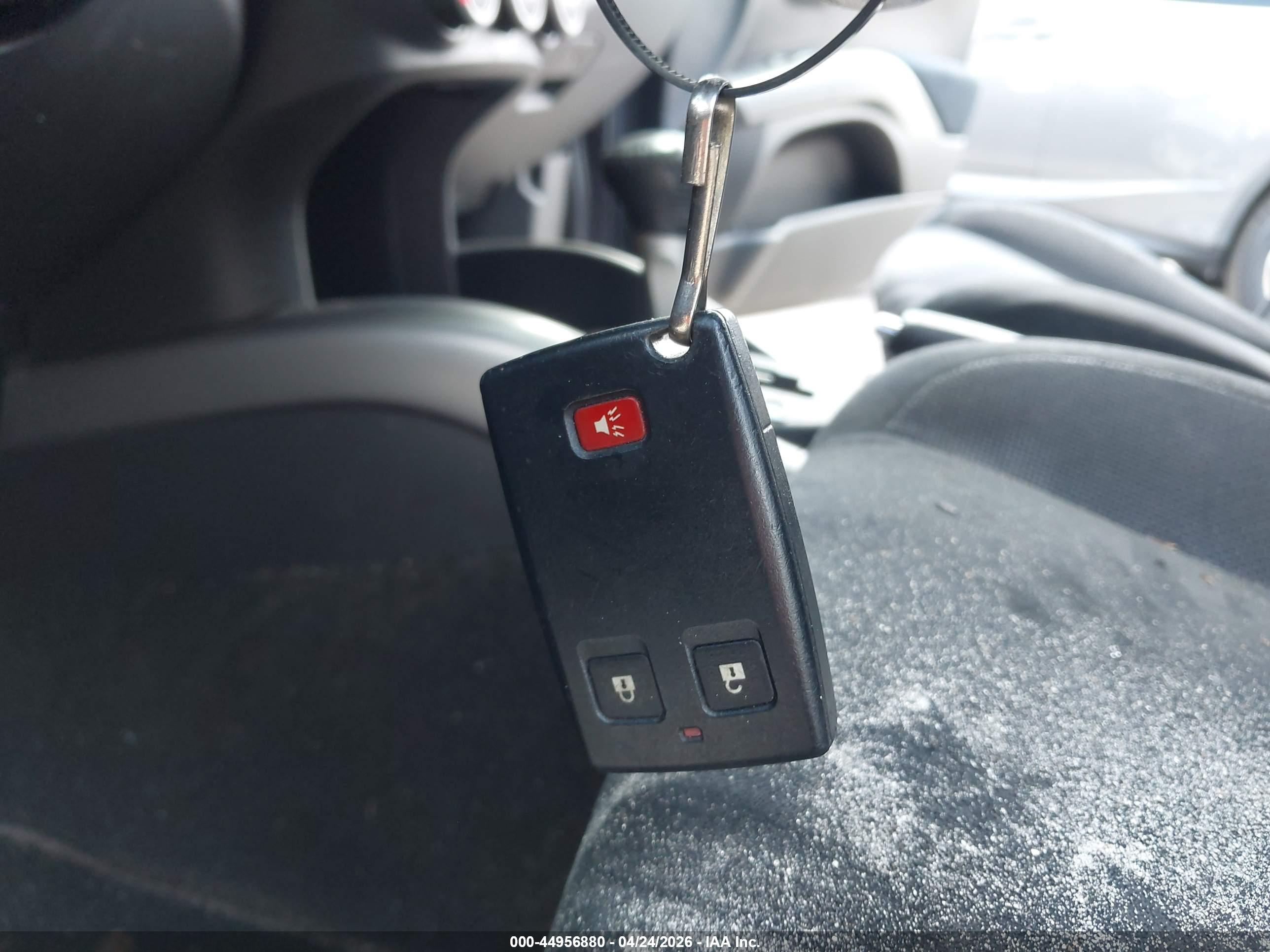 MITSUBISHI OUTLANDER image 11