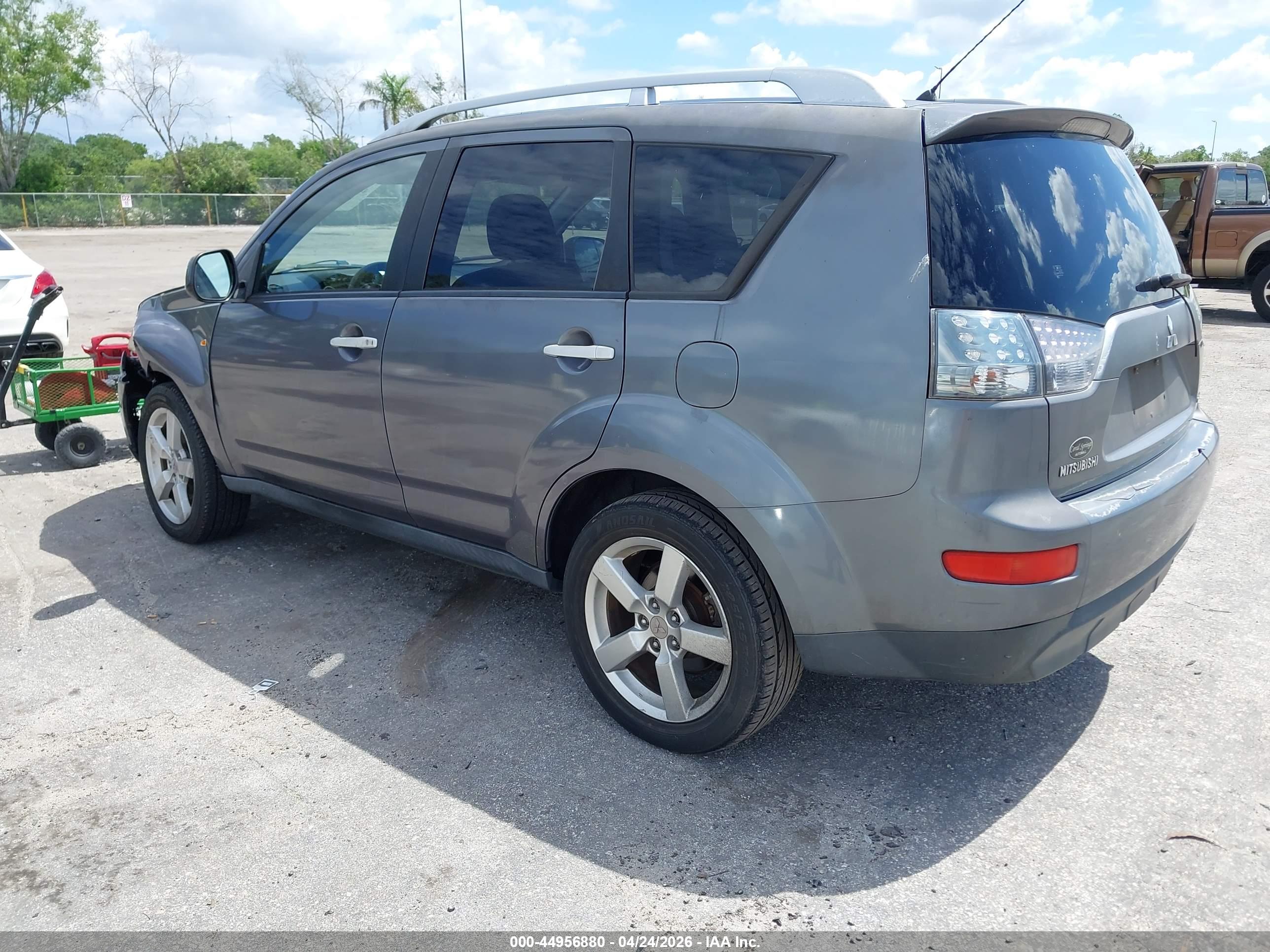MITSUBISHI OUTLANDER image 3