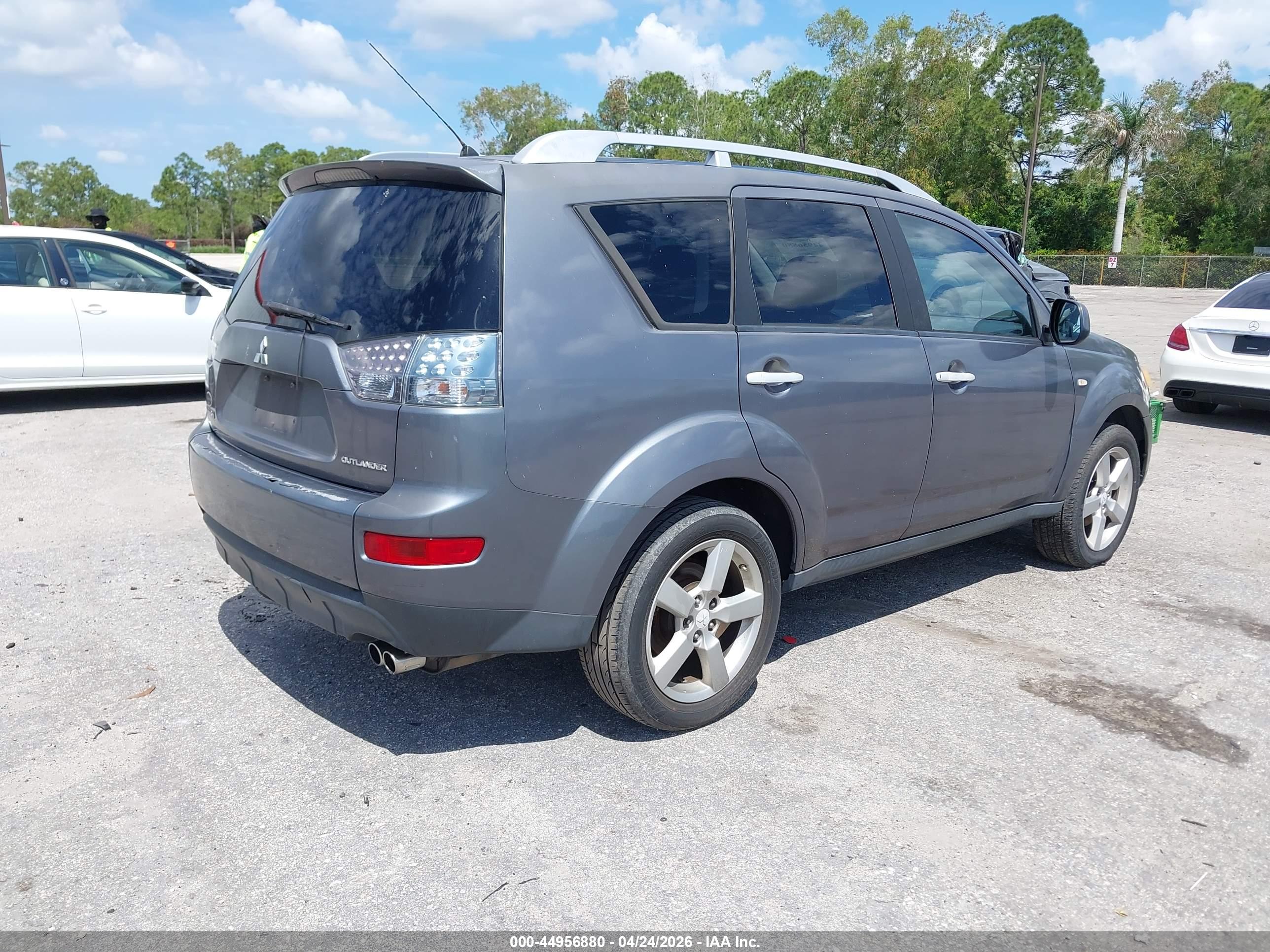 MITSUBISHI OUTLANDER image 4