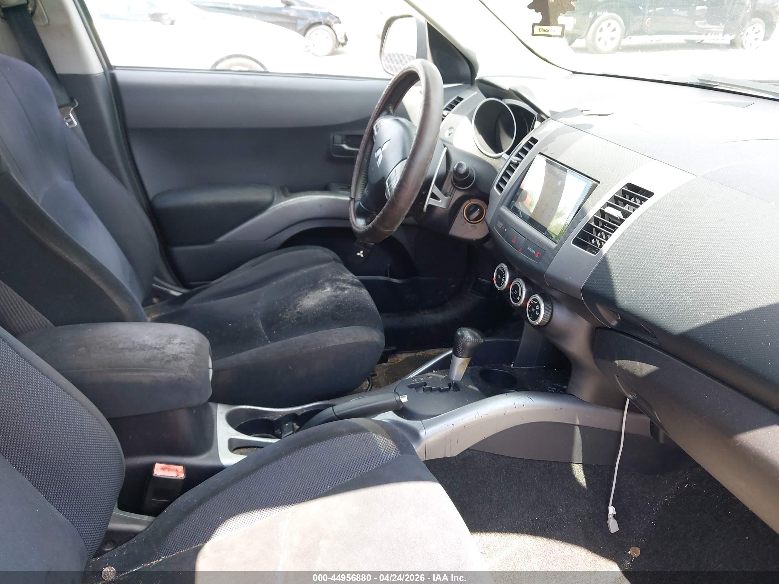 MITSUBISHI OUTLANDER image 5