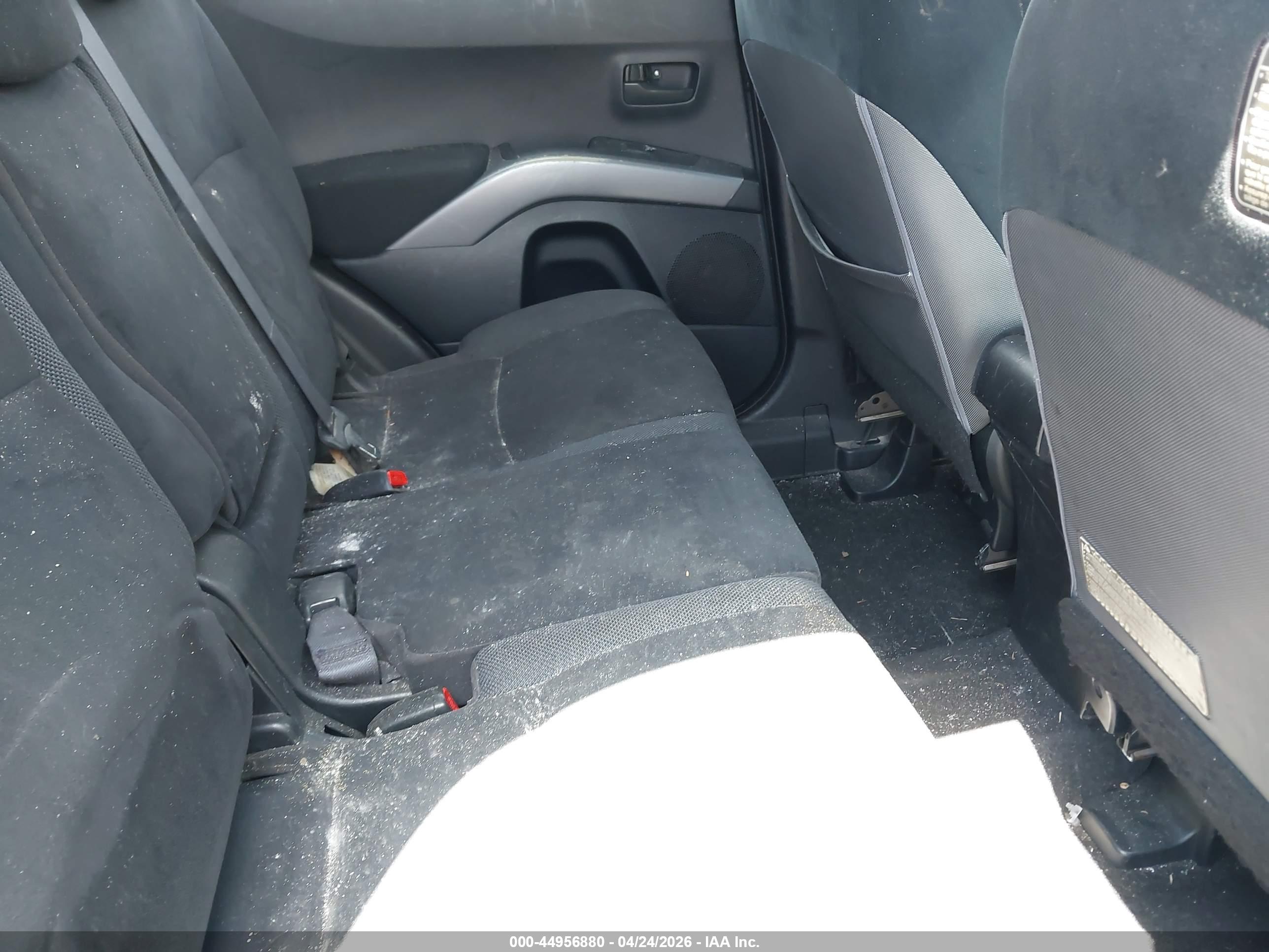 MITSUBISHI OUTLANDER image 8
