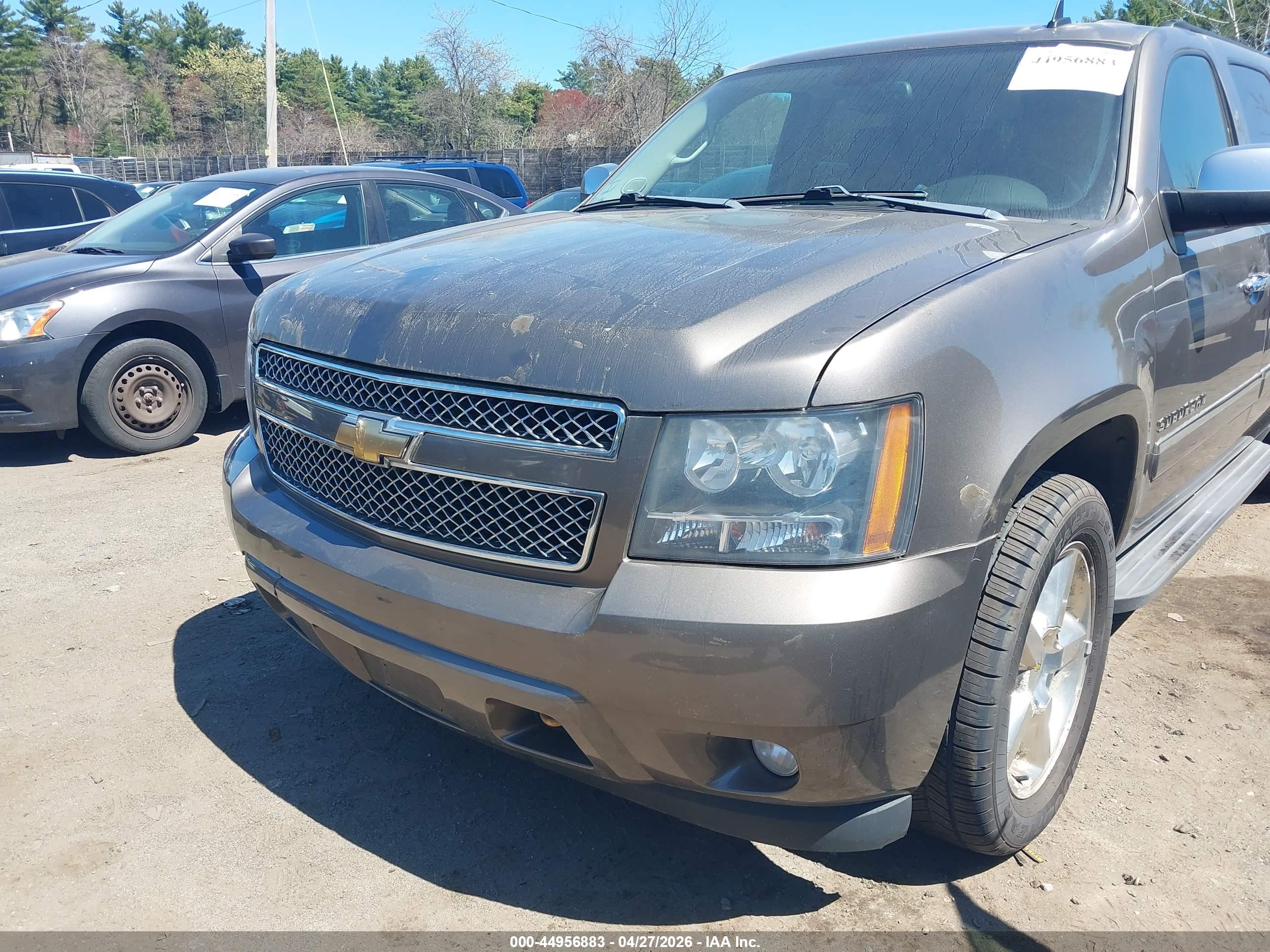 CHEVROLET SUBURBAN image 6