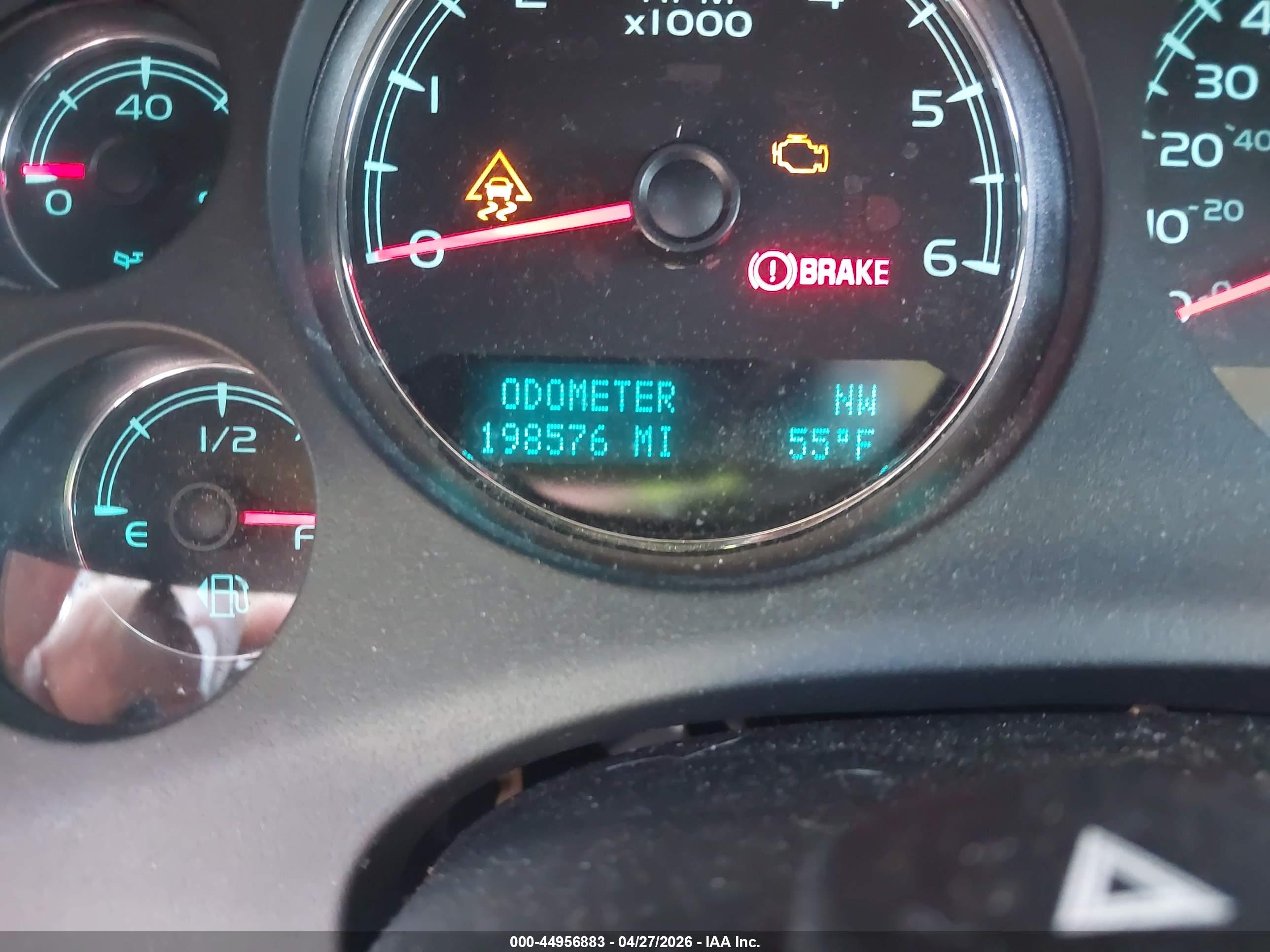 CHEVROLET SUBURBAN image 7