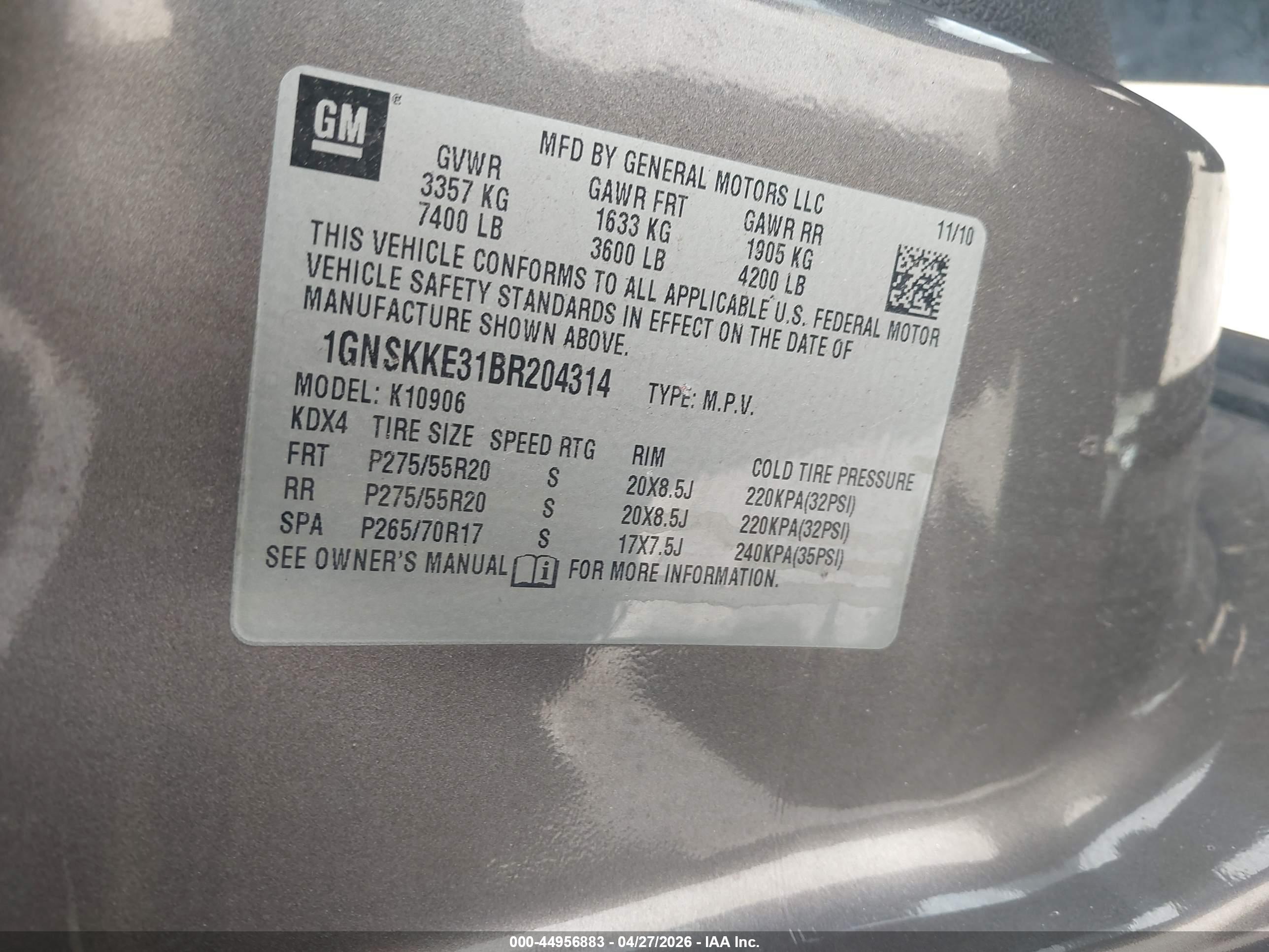CHEVROLET SUBURBAN image 9