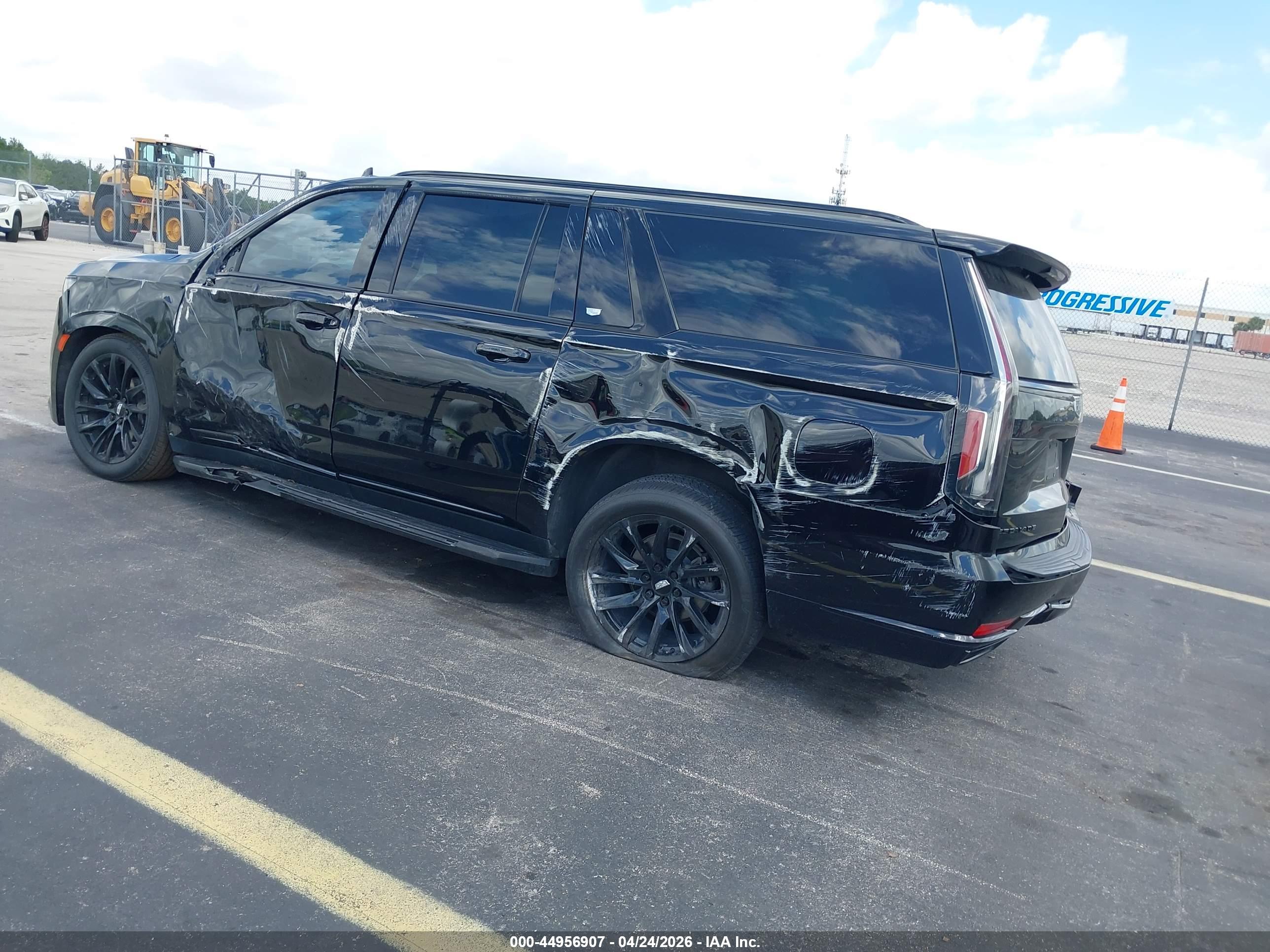 CADILLAC ESCALADE image 3