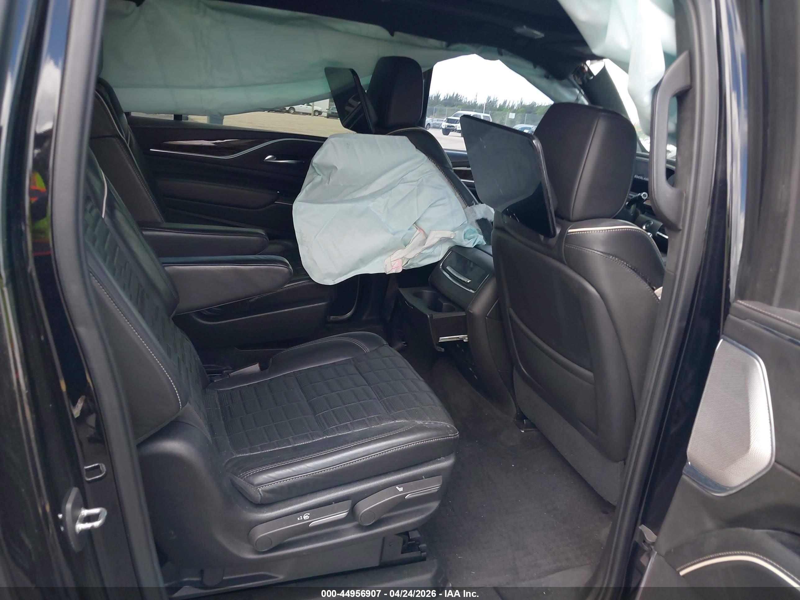 CADILLAC ESCALADE image 8