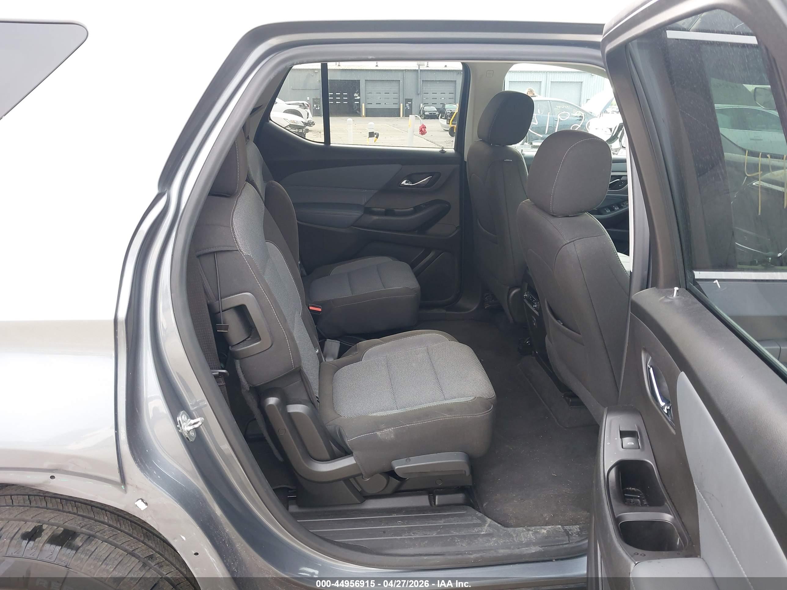 CHEVROLET TRAVERSE image 8