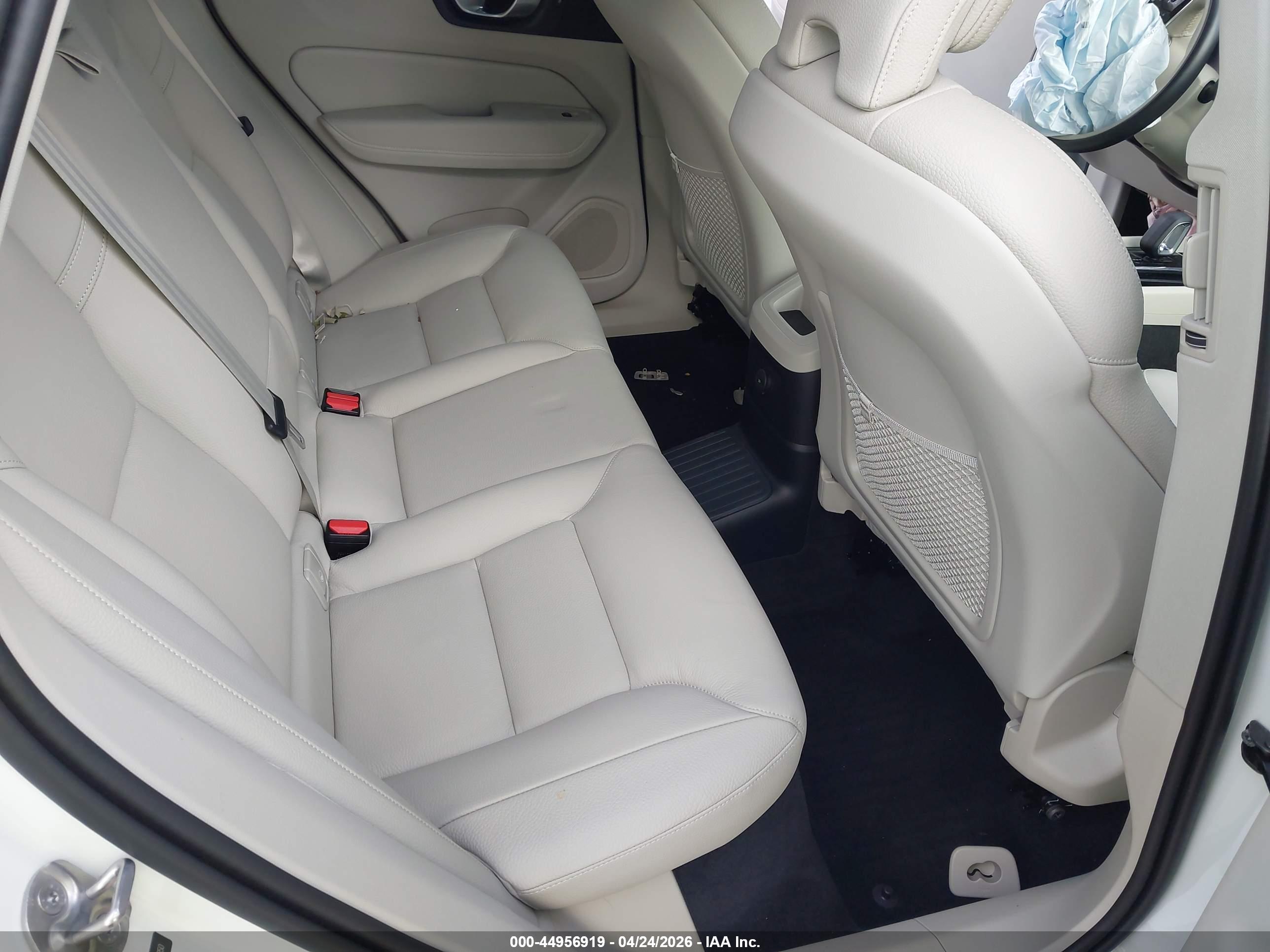 VOLVO XC60 image 8