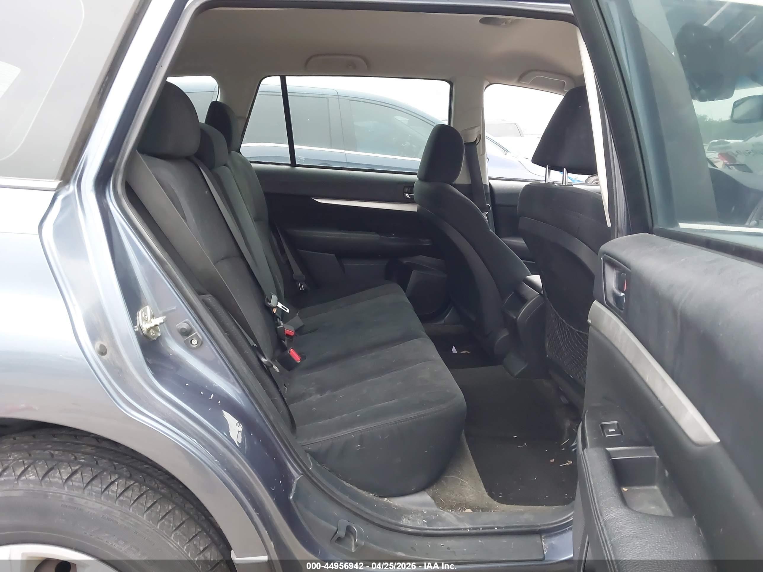 SUBARU OUTBACK image 8