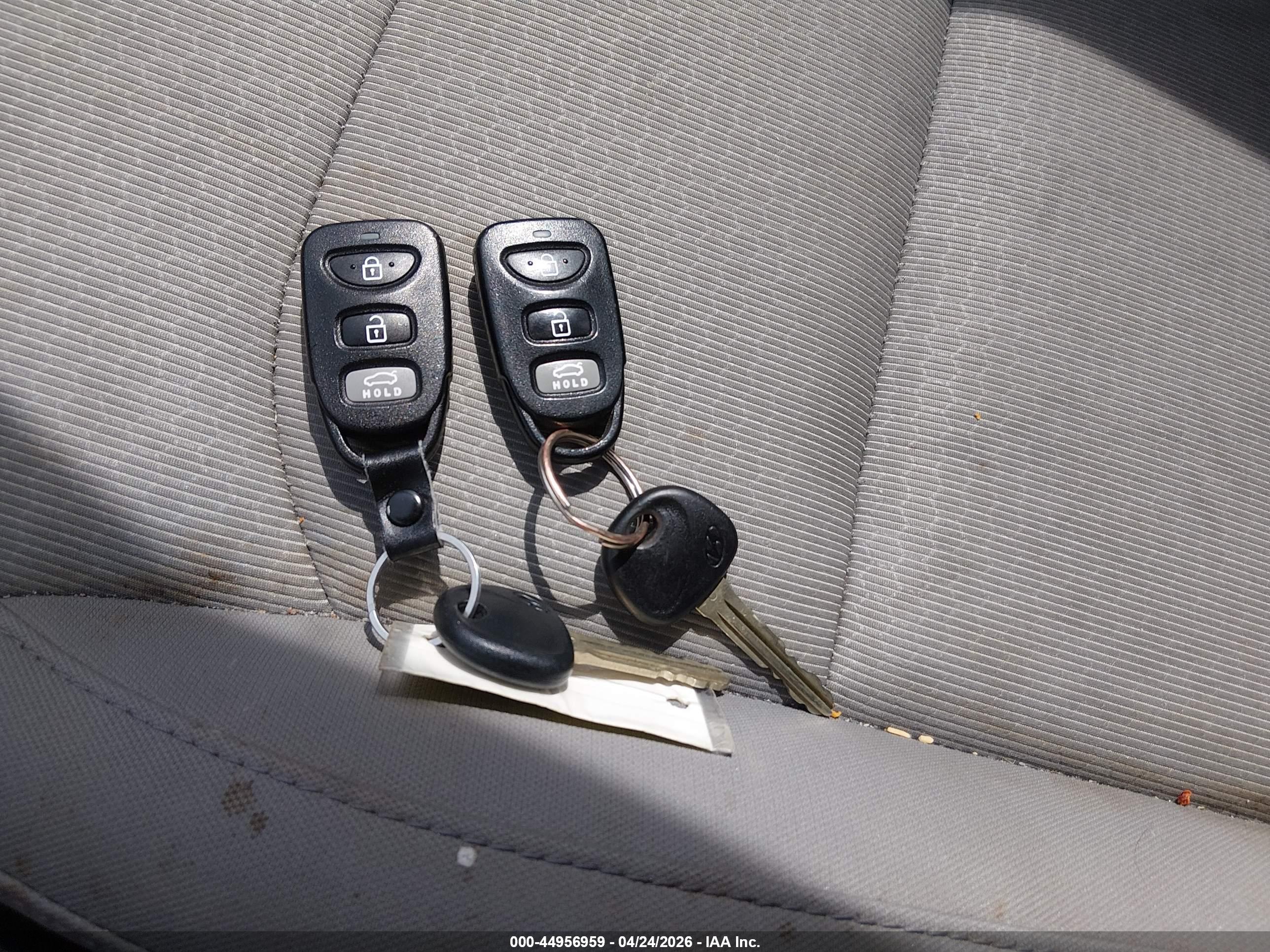 HYUNDAI ELANTRA image 11