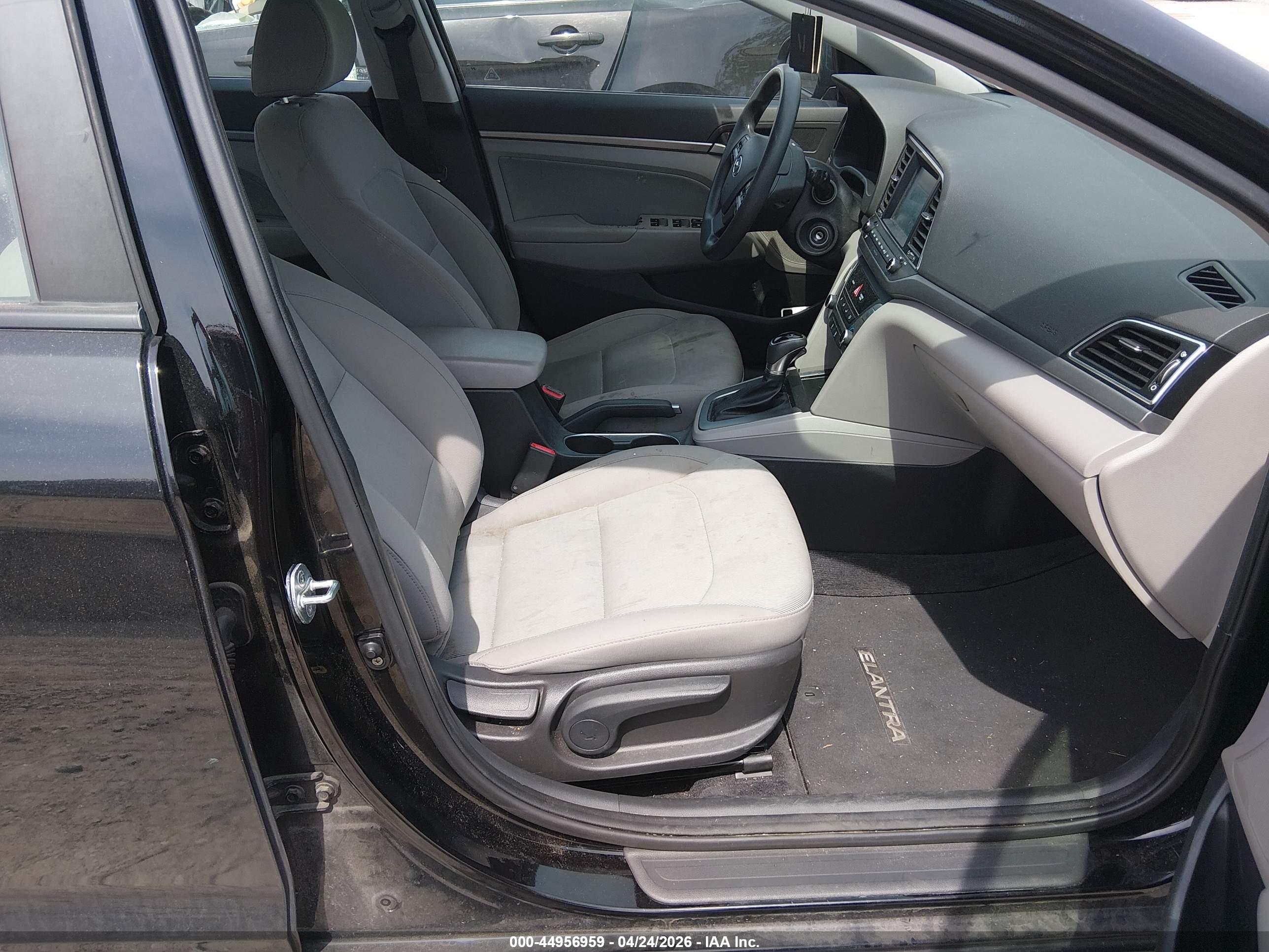 HYUNDAI ELANTRA image 5