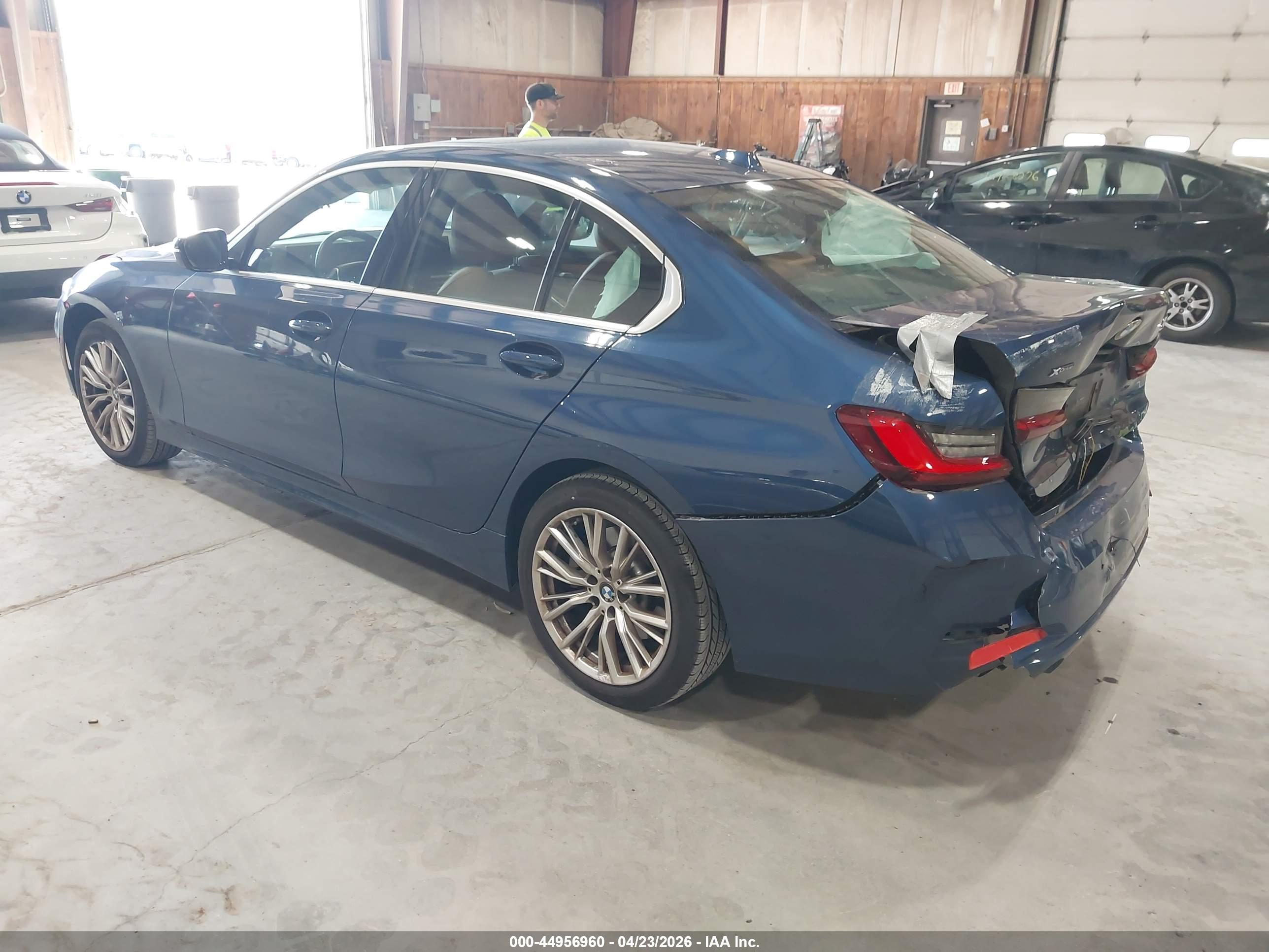 BMW 330I image 3