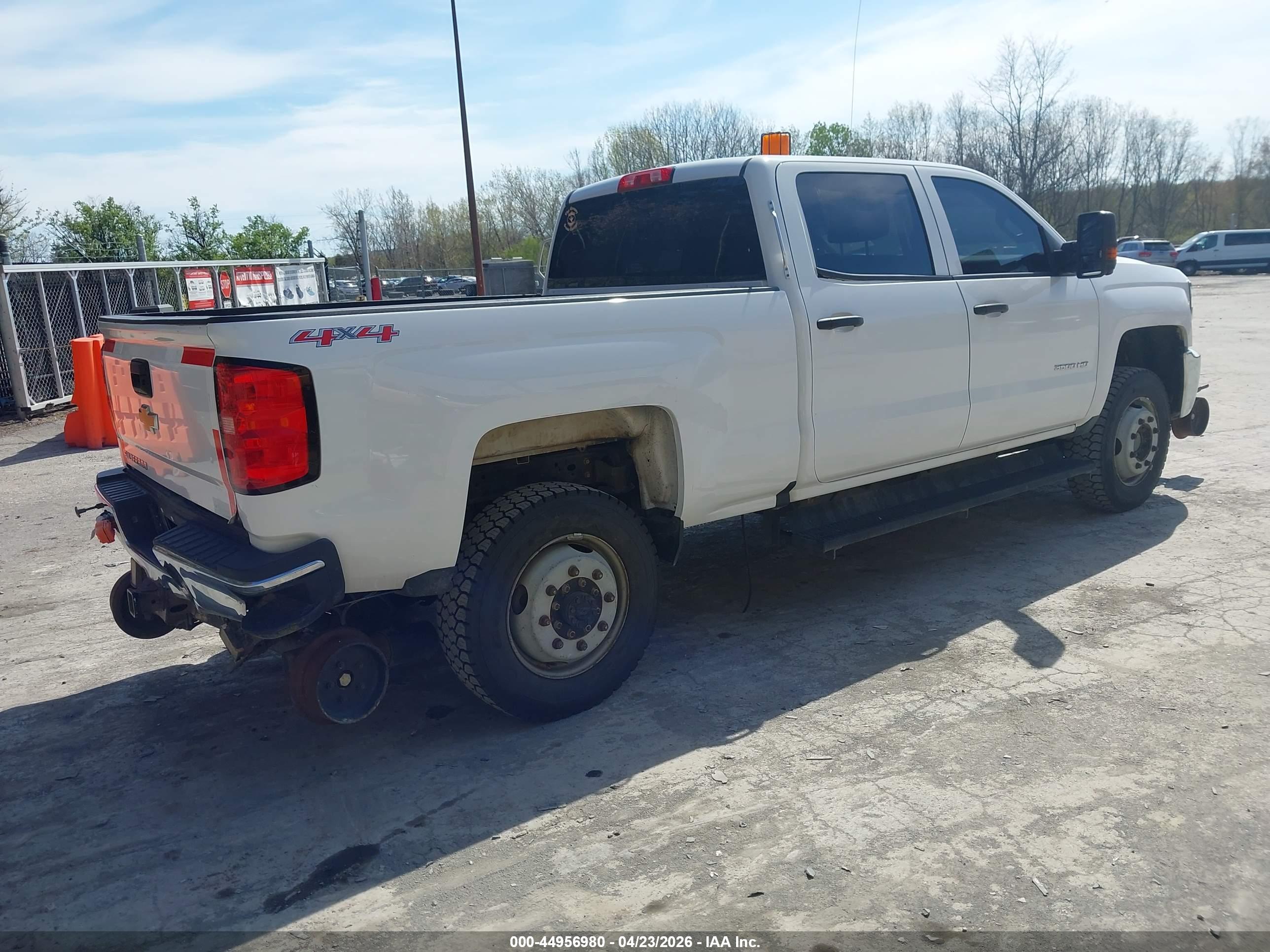 CHEVROLET SILVERADO image 4