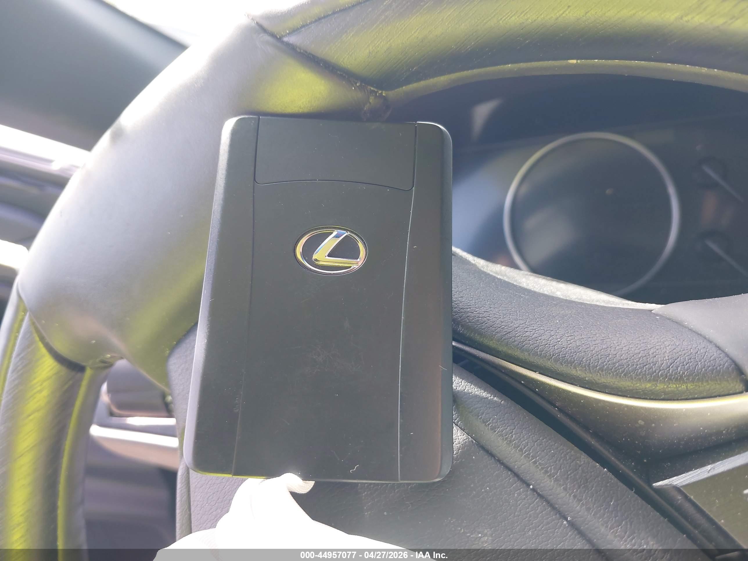 LEXUS ES image 11