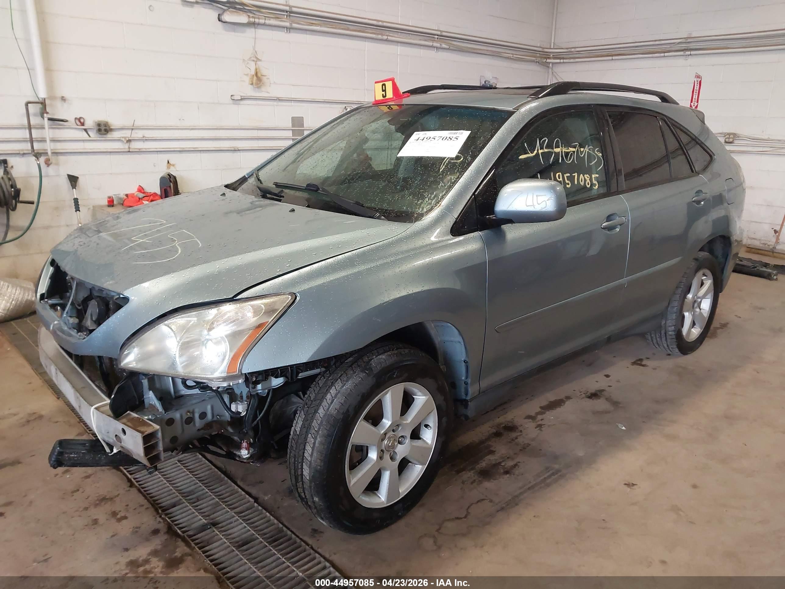 LEXUS RX image 2
