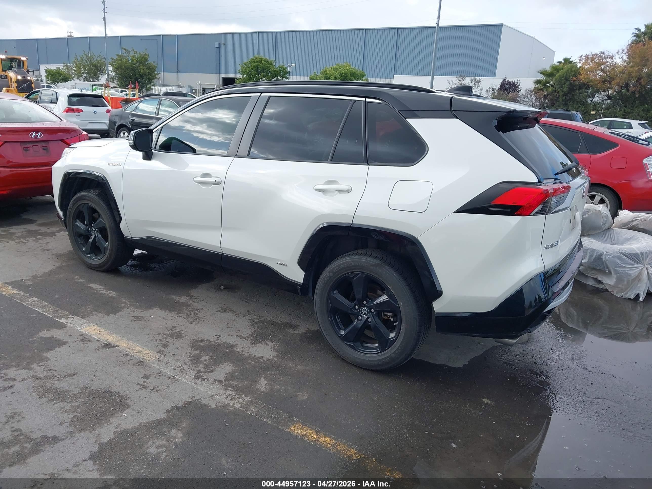 TOYOTA RAV4 image 3