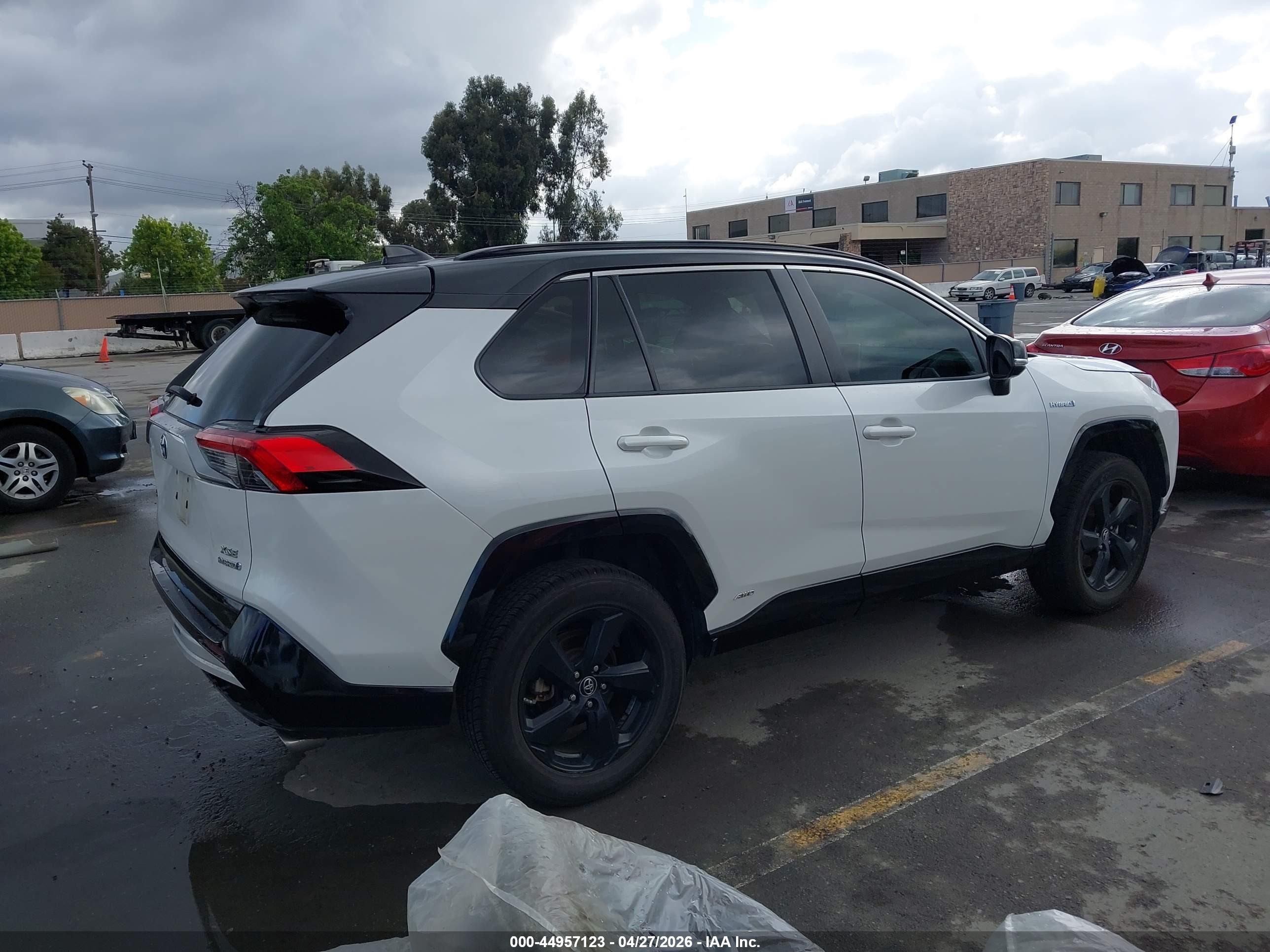 TOYOTA RAV4 image 4