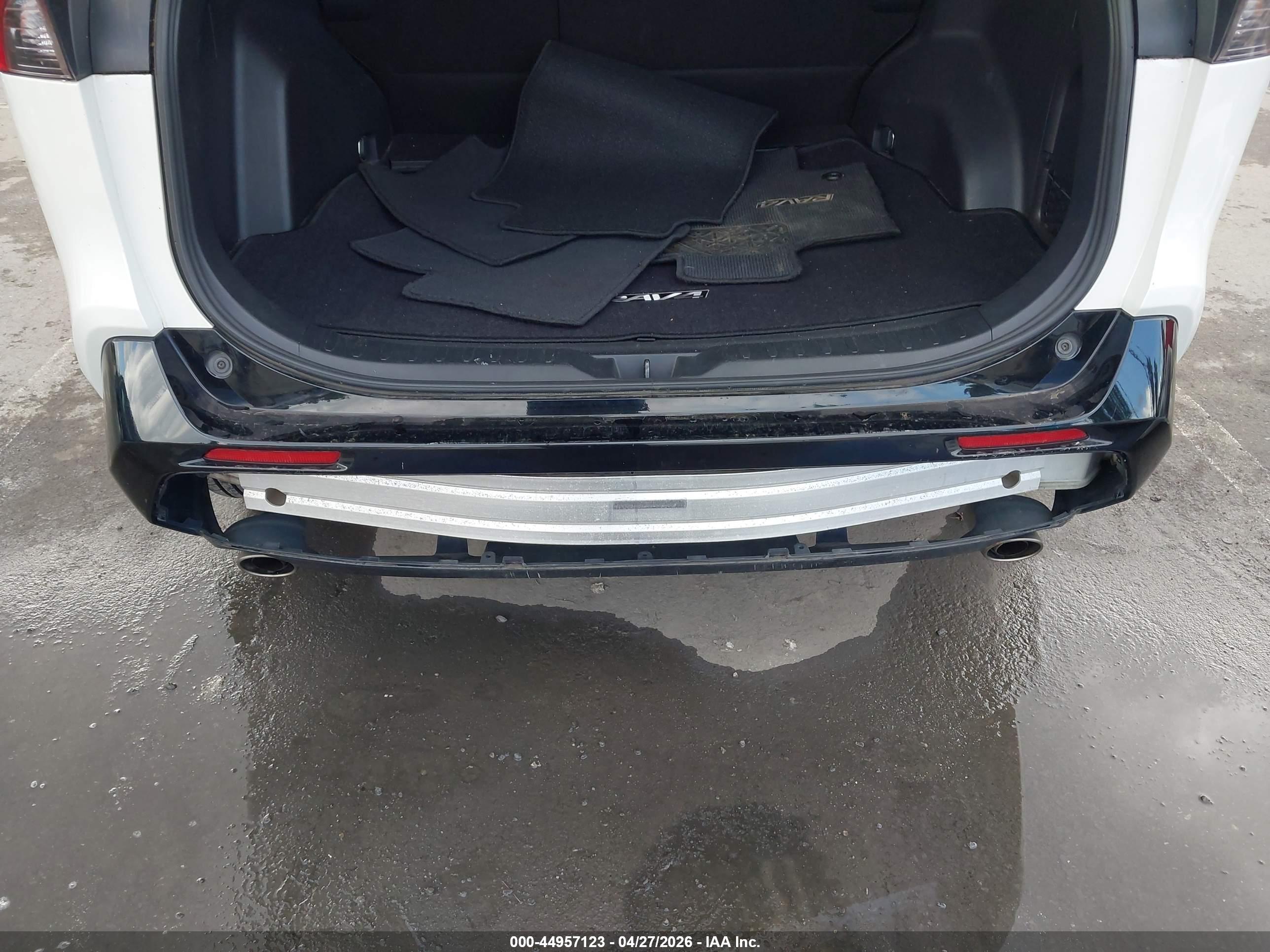 TOYOTA RAV4 image 6