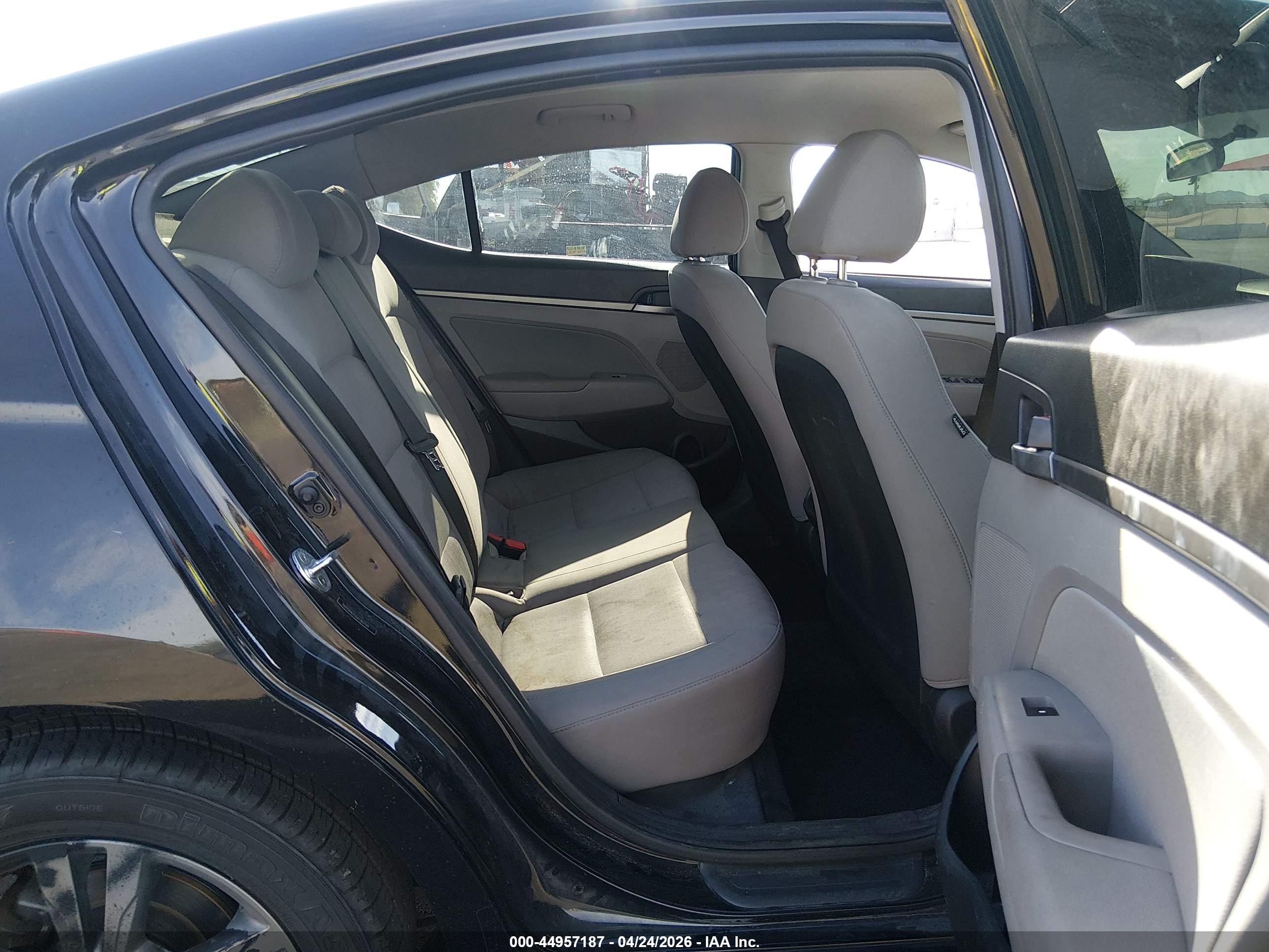 HYUNDAI ELANTRA image 8