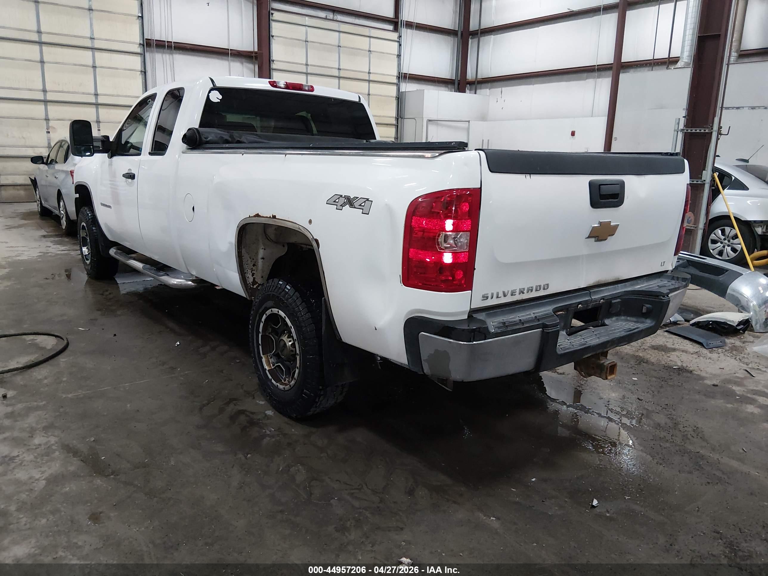 CHEVROLET SILVERADO image 3