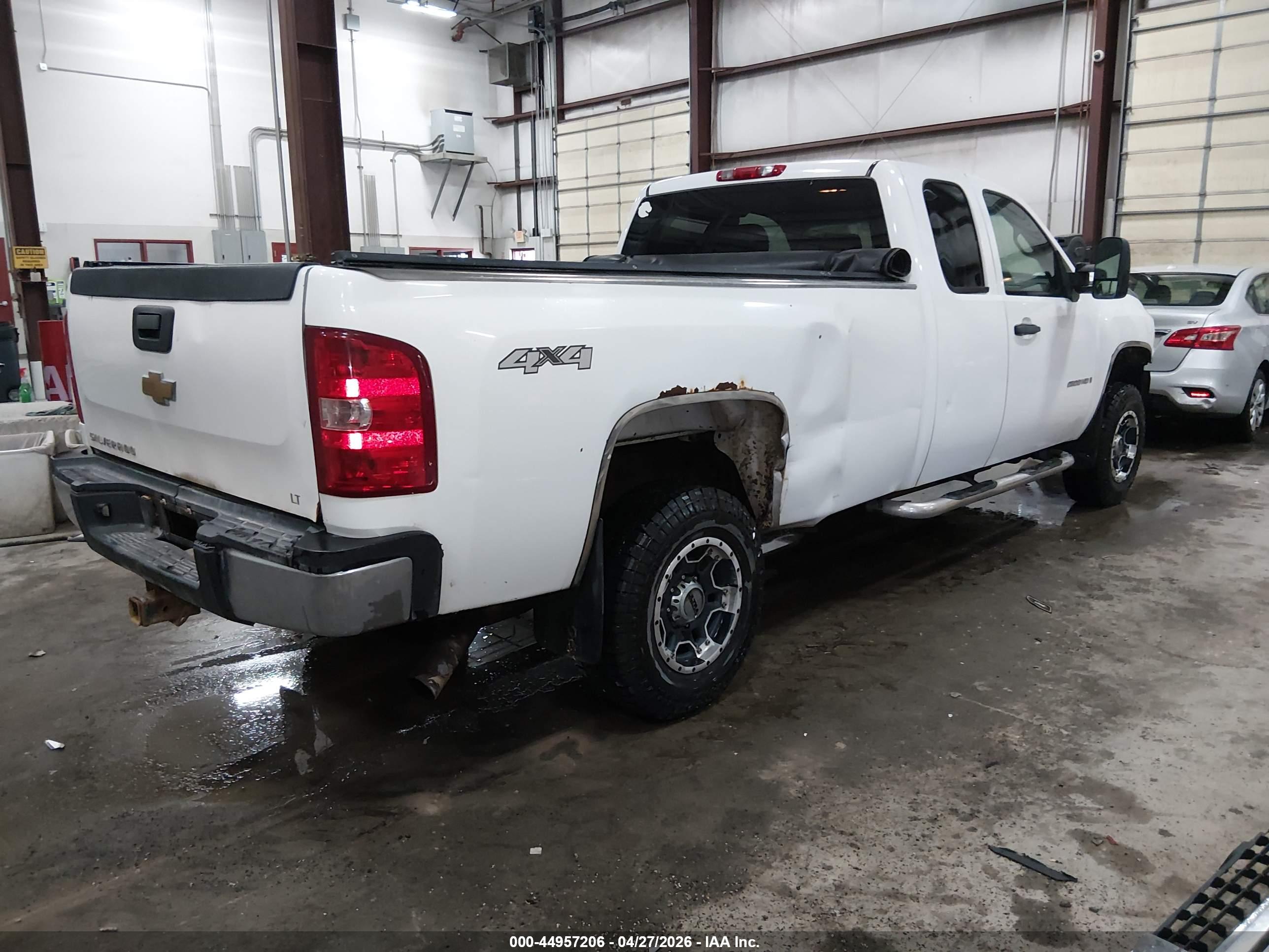 CHEVROLET SILVERADO image 4