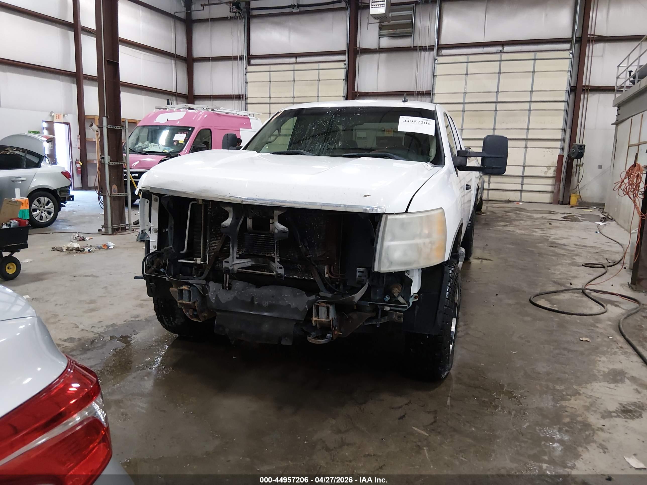 CHEVROLET SILVERADO image 6